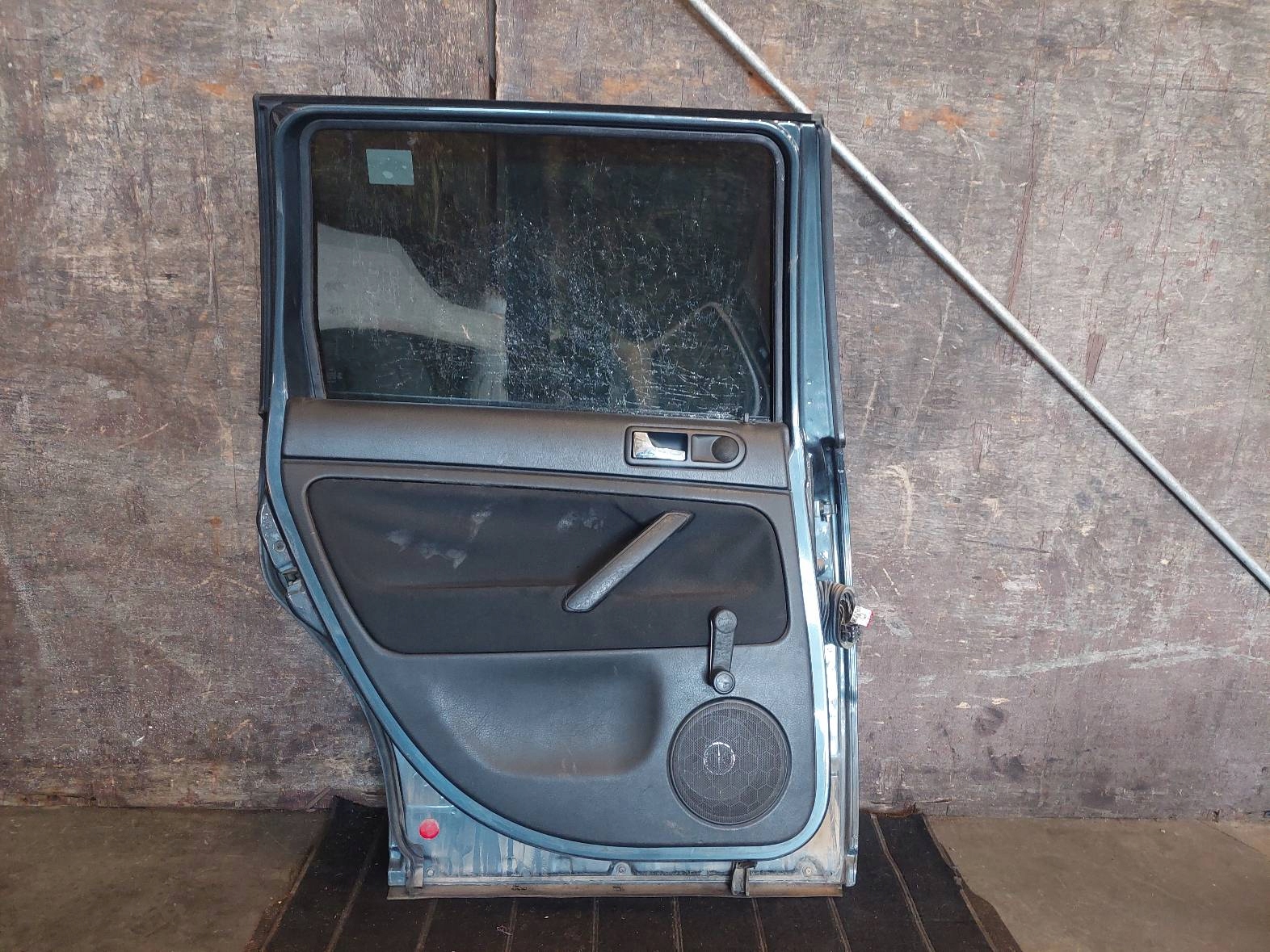 door complete left rear part VOLKSWAGEN PASSAT B5 FL LC7U