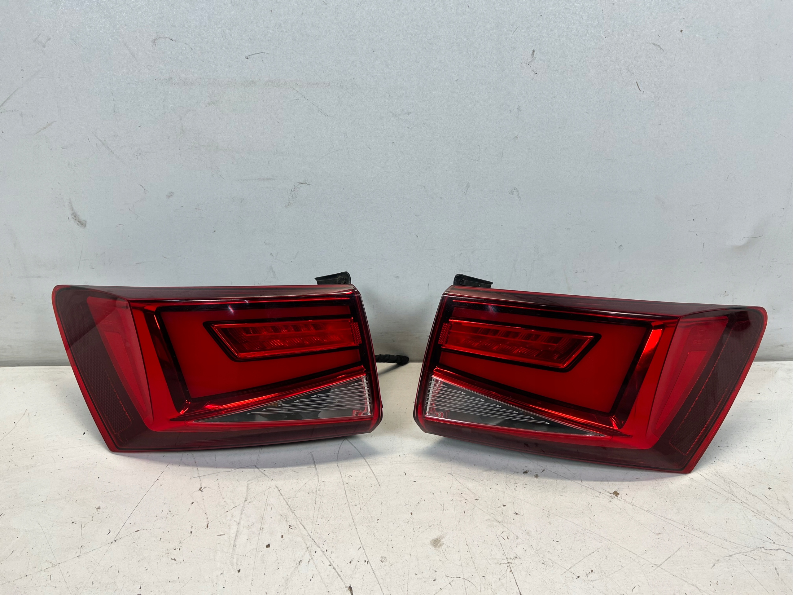 SEAT ATECA LAMPA LEWA TYLNA