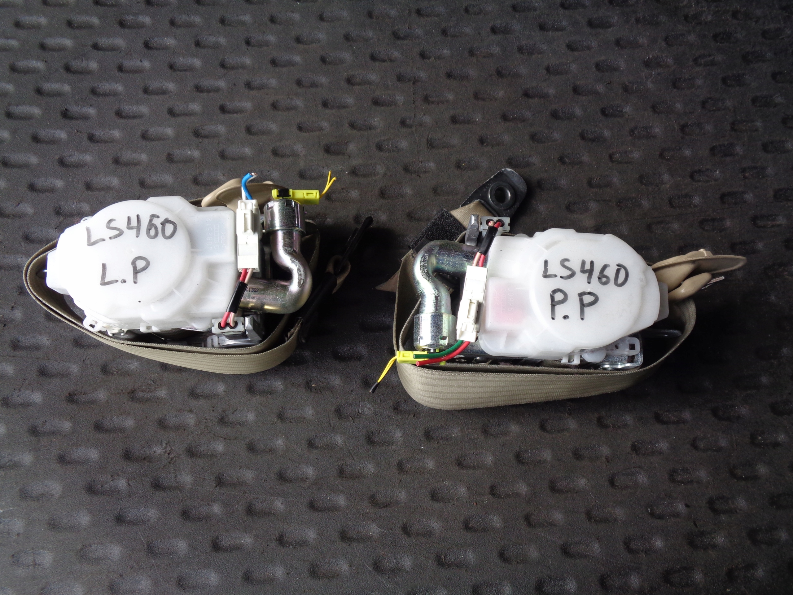 Gurten vorne links rechts LEXUS LS 460 600 LS460 IV