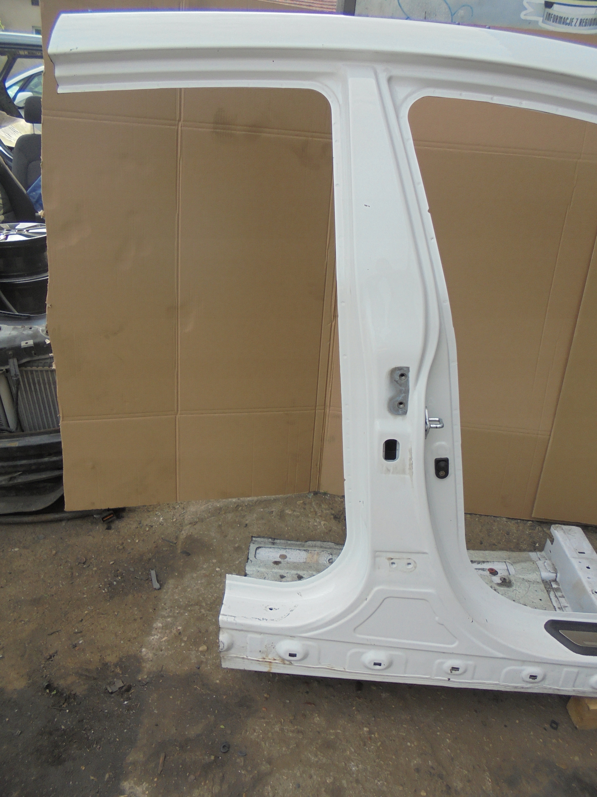 Hyundai i40 11 - 18R правая центральная стойка