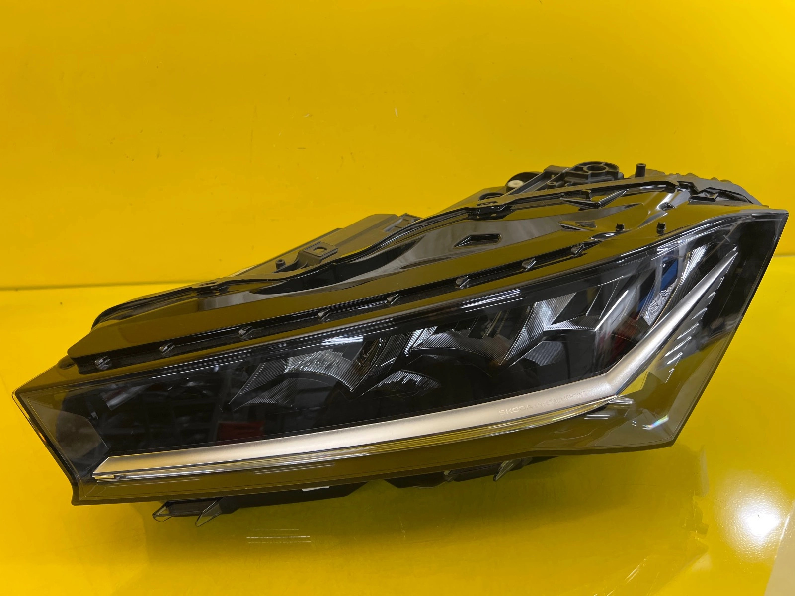 light left front Skoda Superb IV 3P 3P1941015