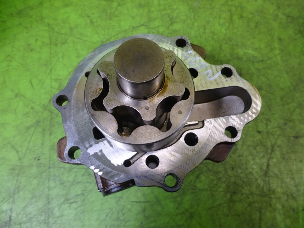 Pompa oleju VOLKSWAGEN PASSAT CC 3 6 Q7 TOUAREG Part manufacturer Volkswagen original OE