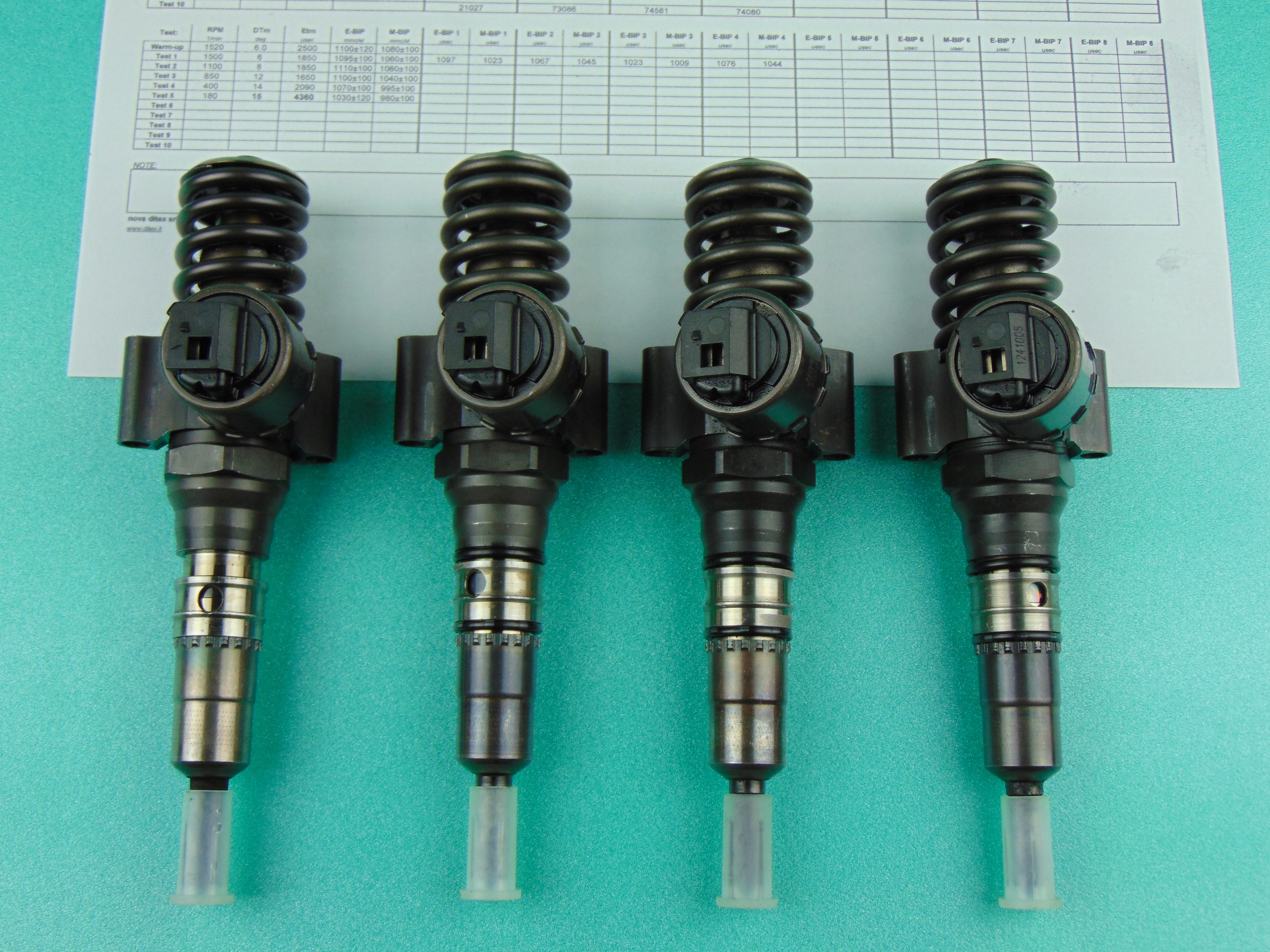Einspritzdüsen 2,0TDI BRE BLB BKD 03G130073G+ 0414720404 Komplet