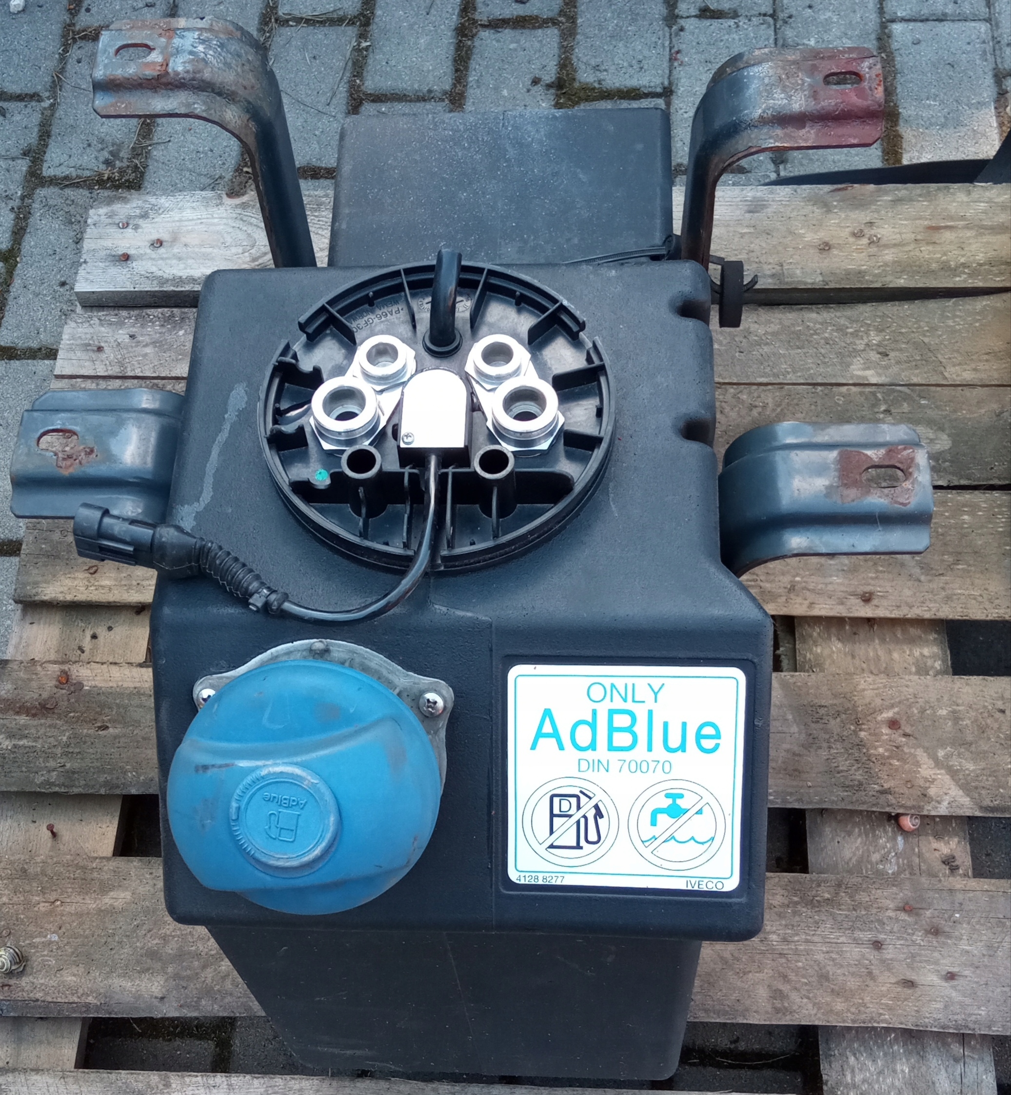 41288277 - Бак AdBlue Iveco Stralis