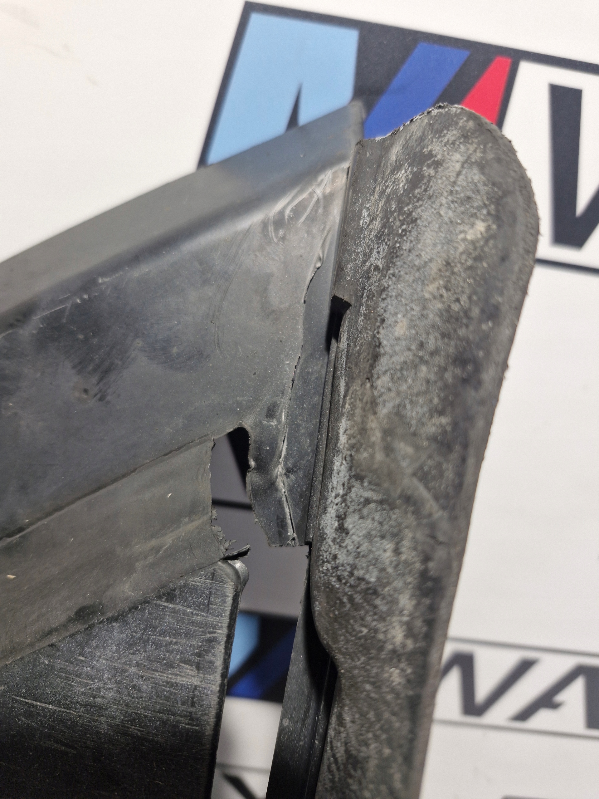 BMW E63 E64 TROJKAT cover lower NADKOLA left original 7203951