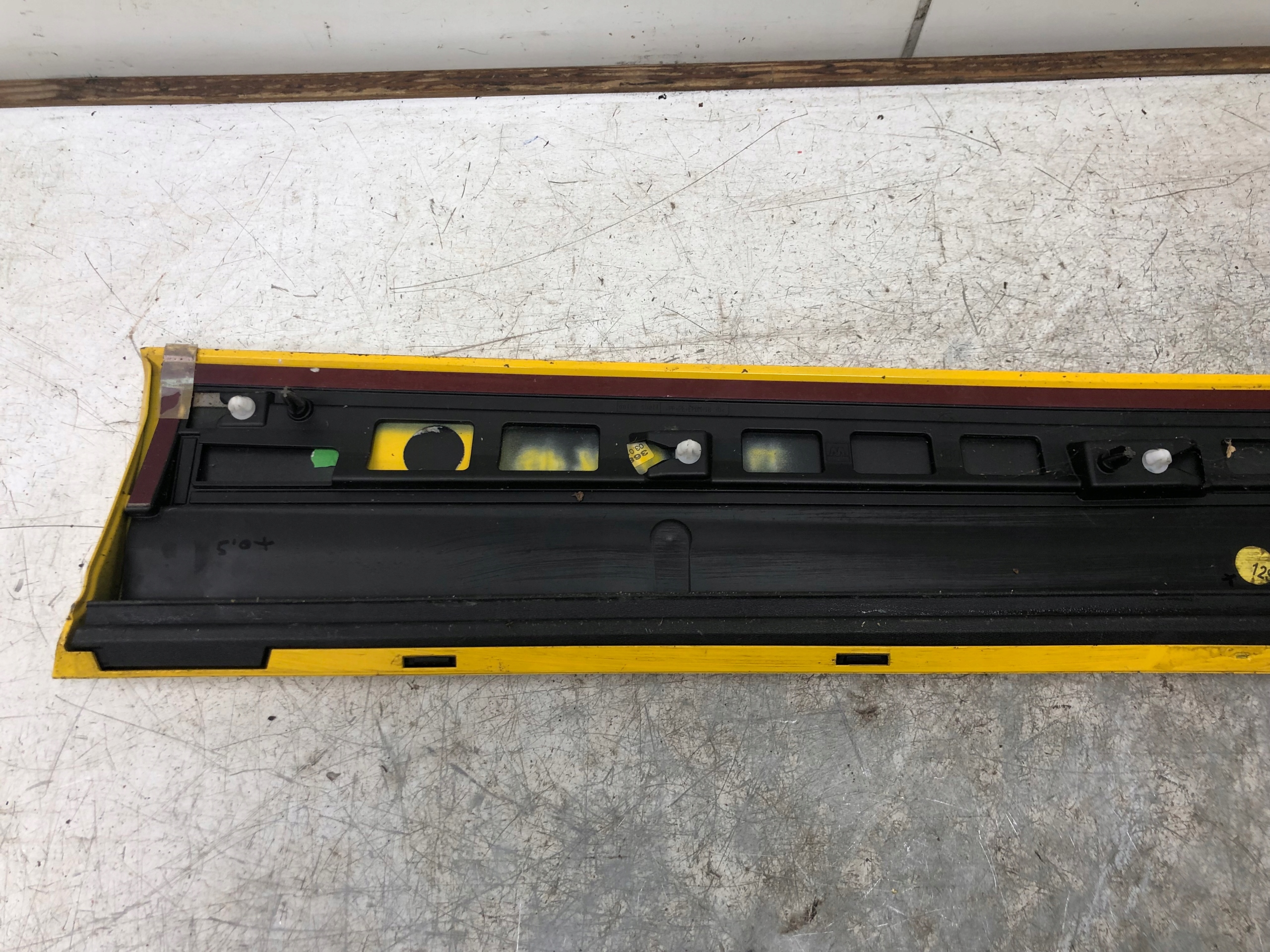 moulding door left front AUDI Q2 81A853959B