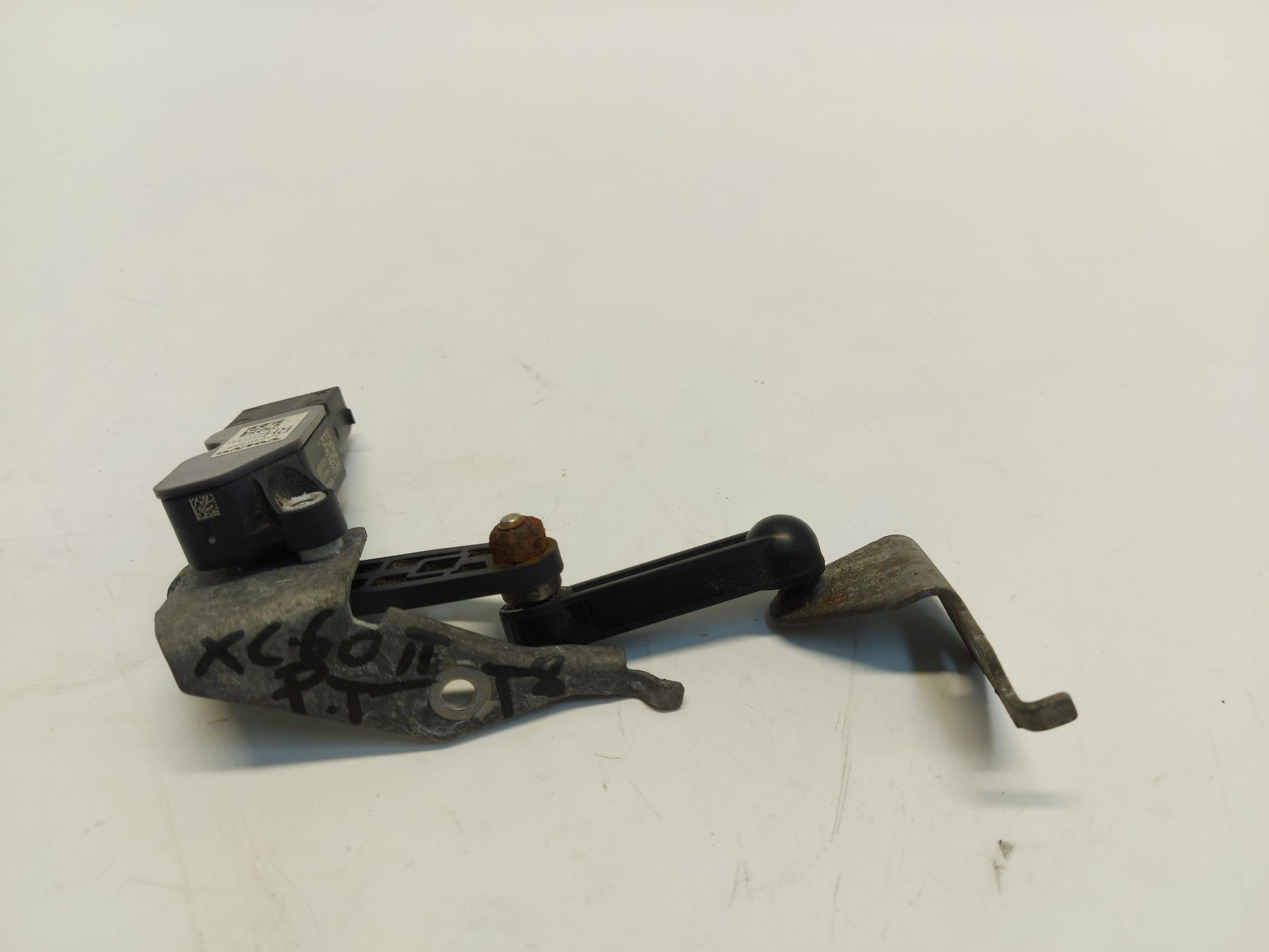 Volvo XC60 II 2020 sensor of the lights control levelling right rear part
