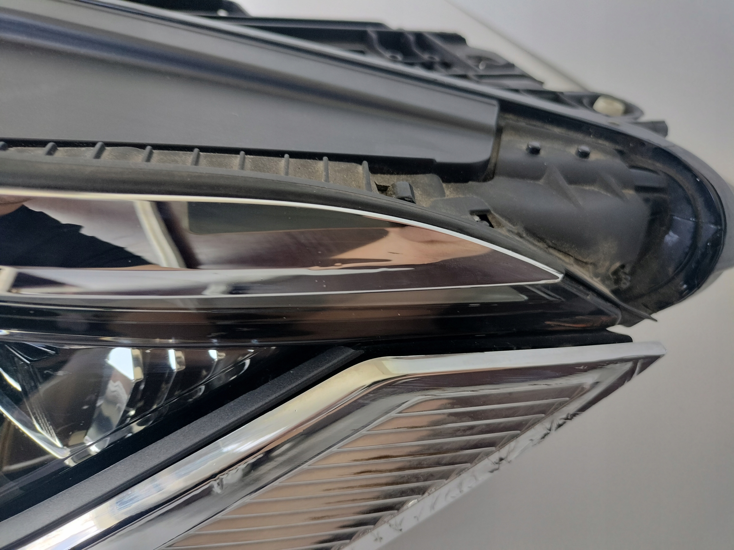light left REFLEKTOR VW TOUAREG III 760 18- FULL LED
