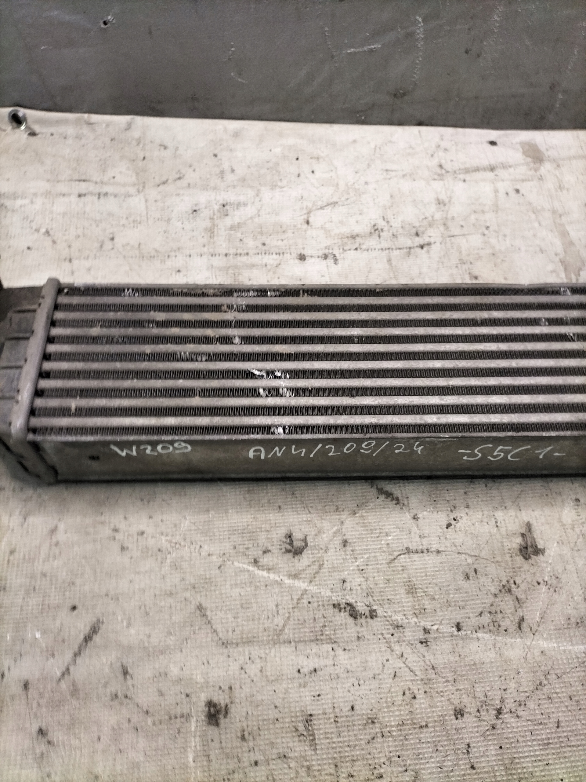 W203 C220 2.2CDI 02 INTERCOOLER Kühler