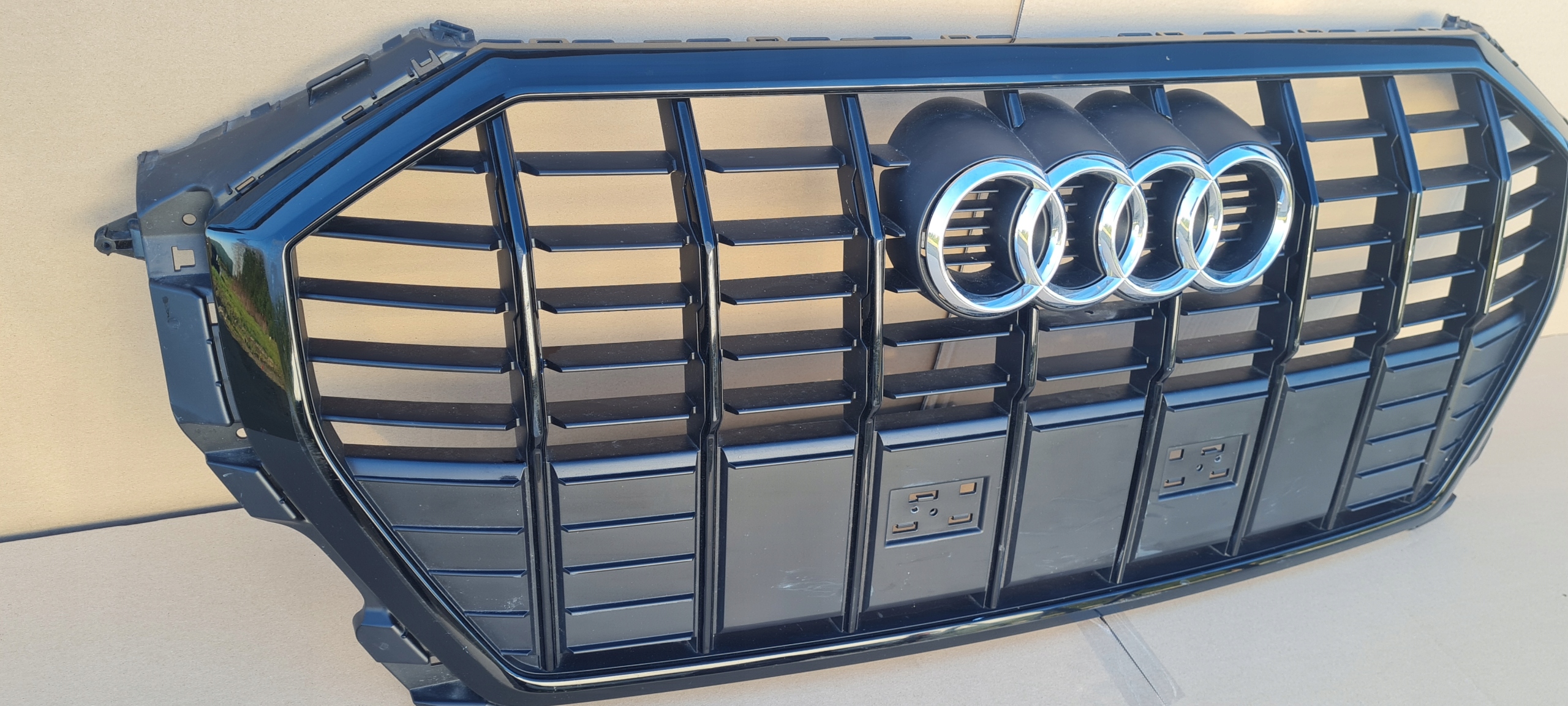 решетка радиатора Q3 II s 83A