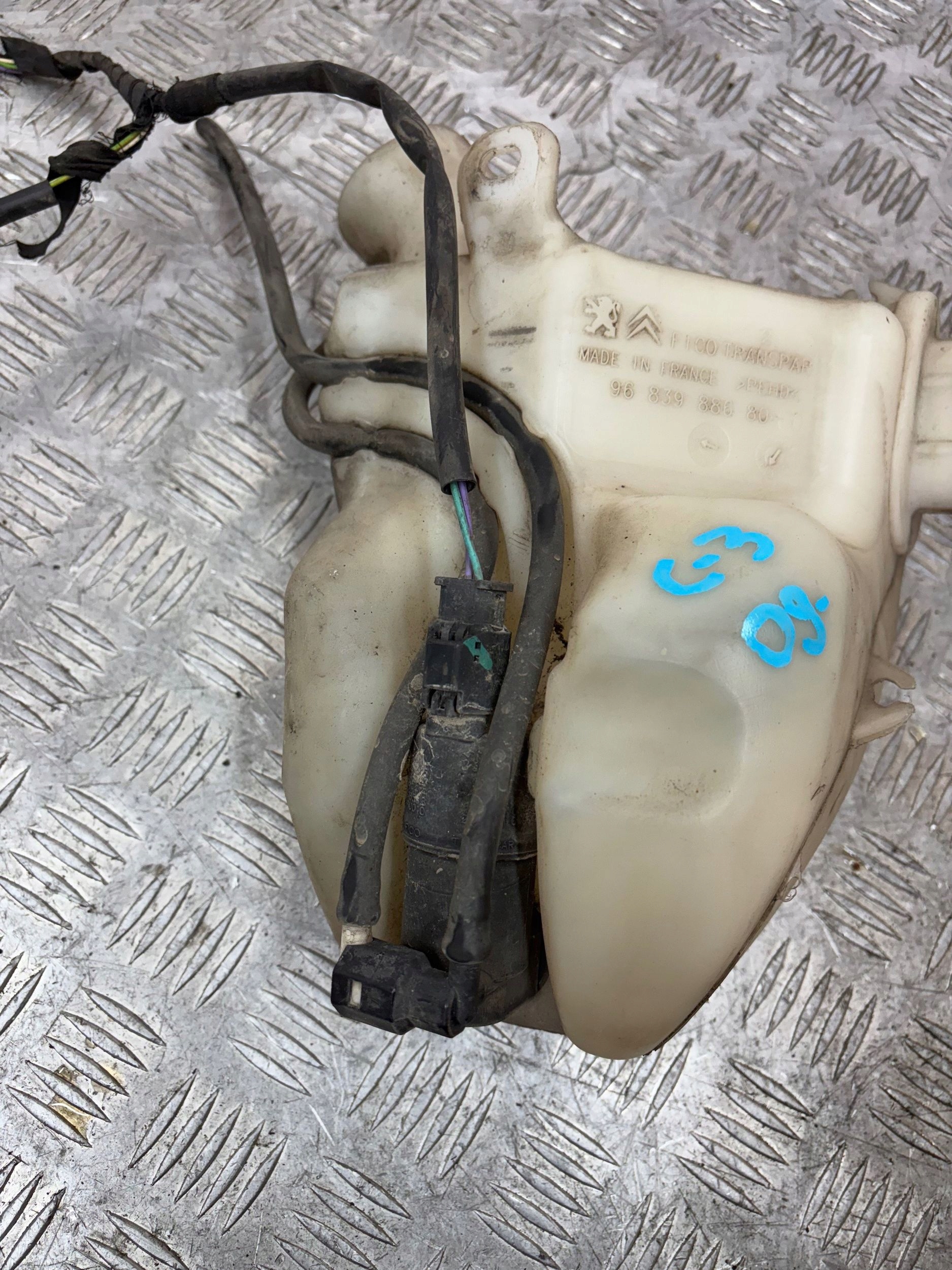 washer fluid tank CITROEN C3 II 09