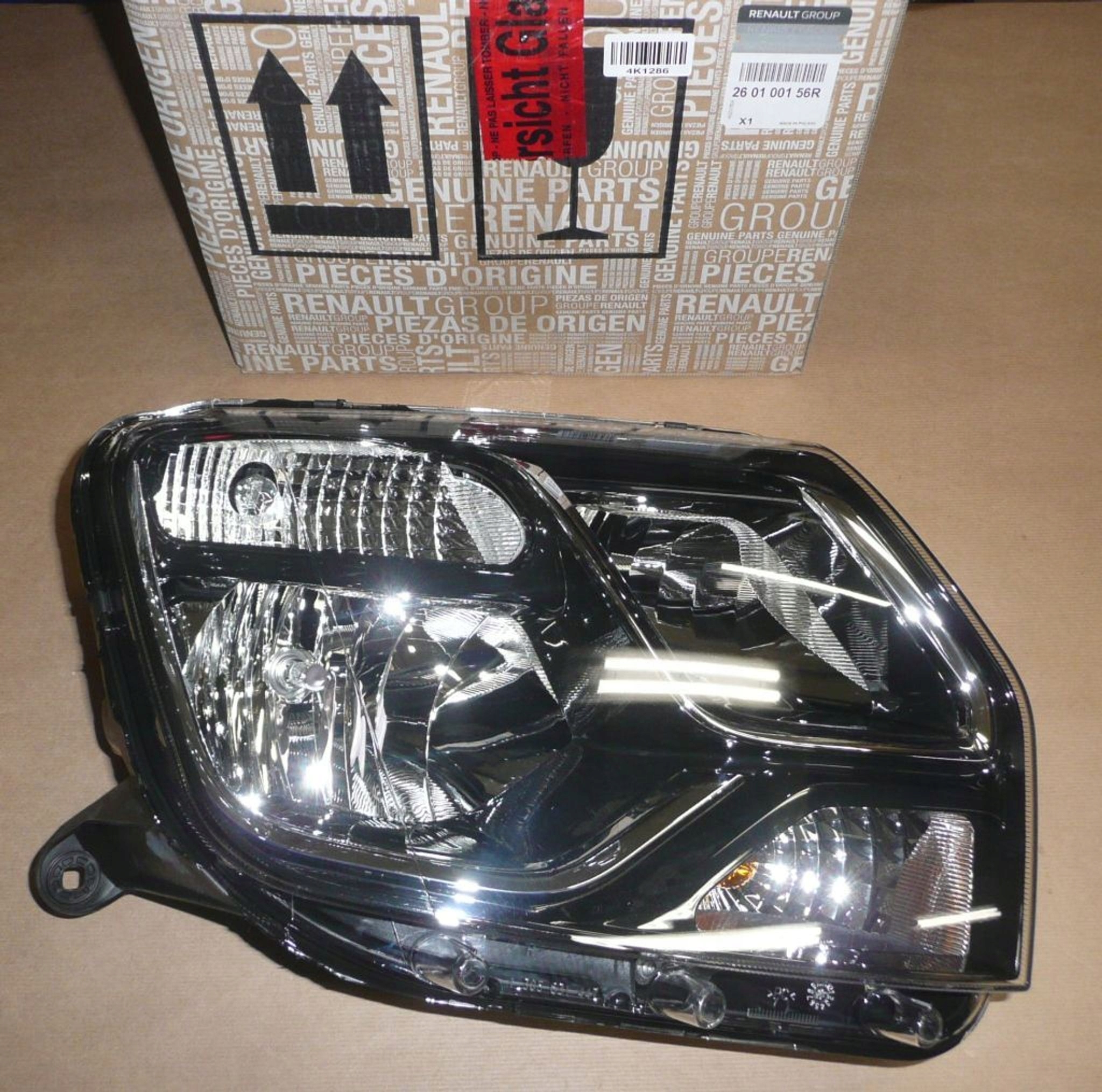 Světlomet D Duster Pravý 260100156R