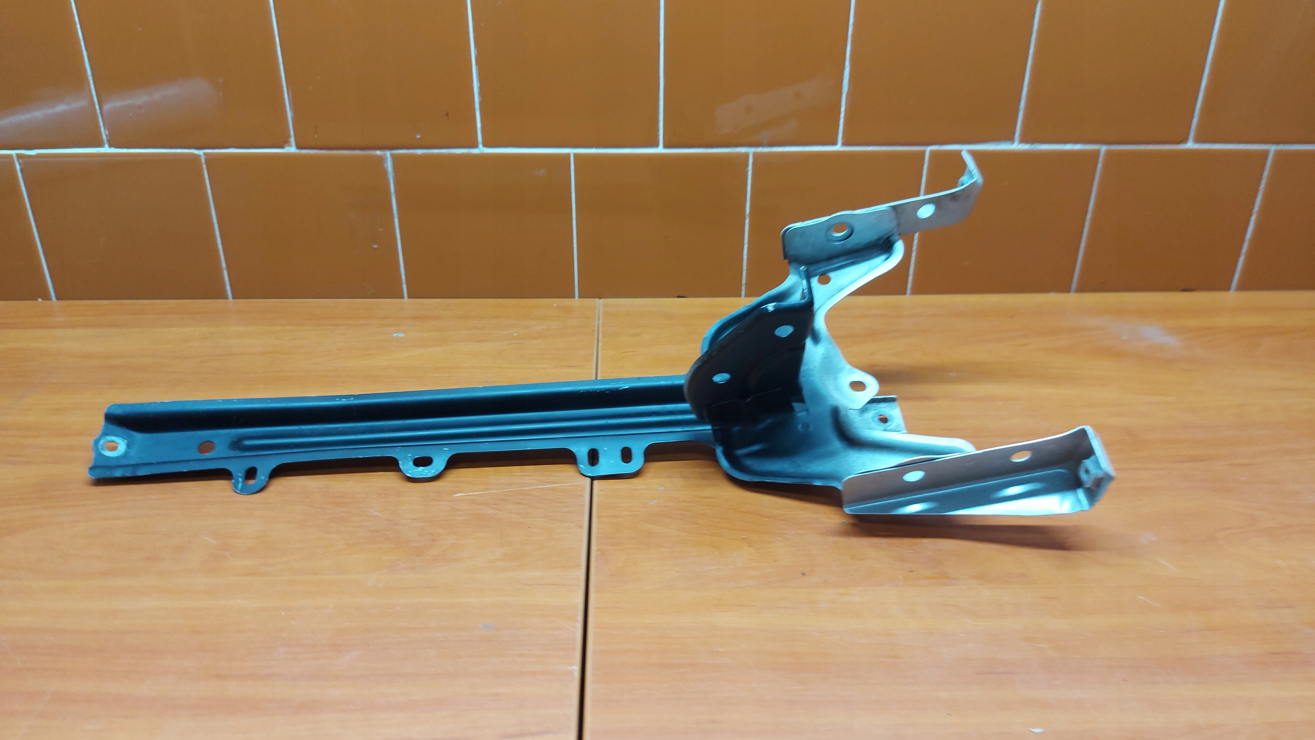 console bar, wall front front TOYOTA CHR C-HR 16