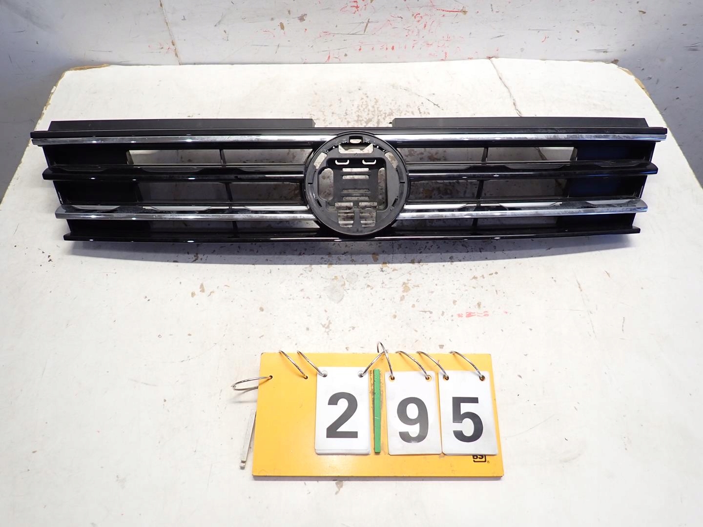 Grill VW TIGUAN II 2015- 5NA853653