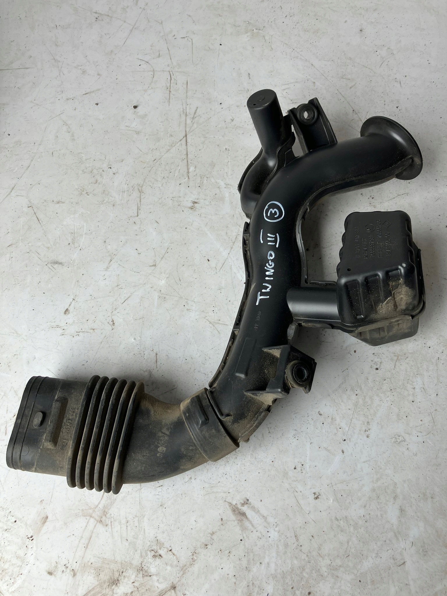 pipe LAPACZ REZONATOR TWINGO III 165559798R
