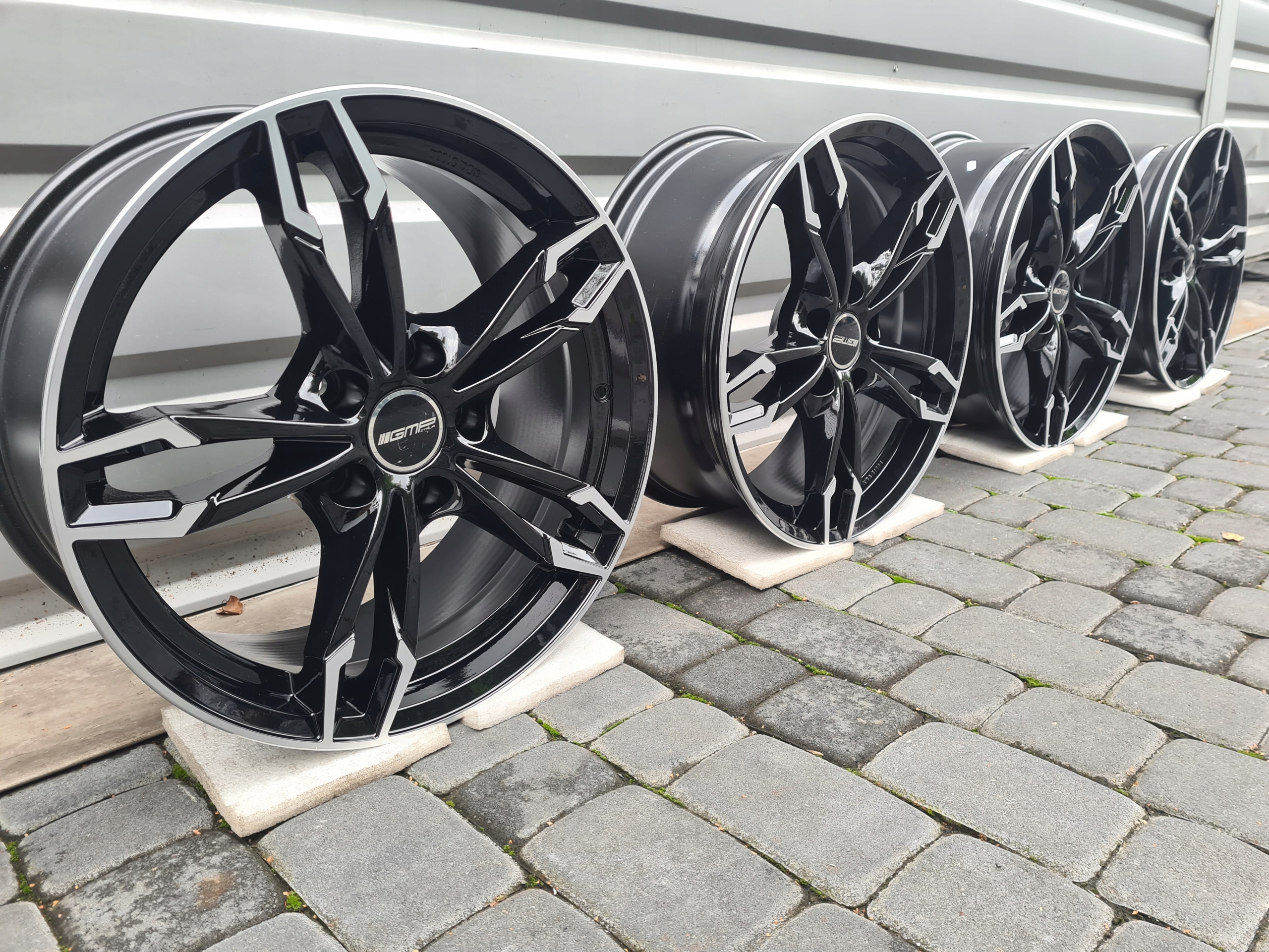 NOWE Felgi GMP ITALIA DEA 18 BMW Seria 3 4 5 X1 X3 Średnica felgi 18