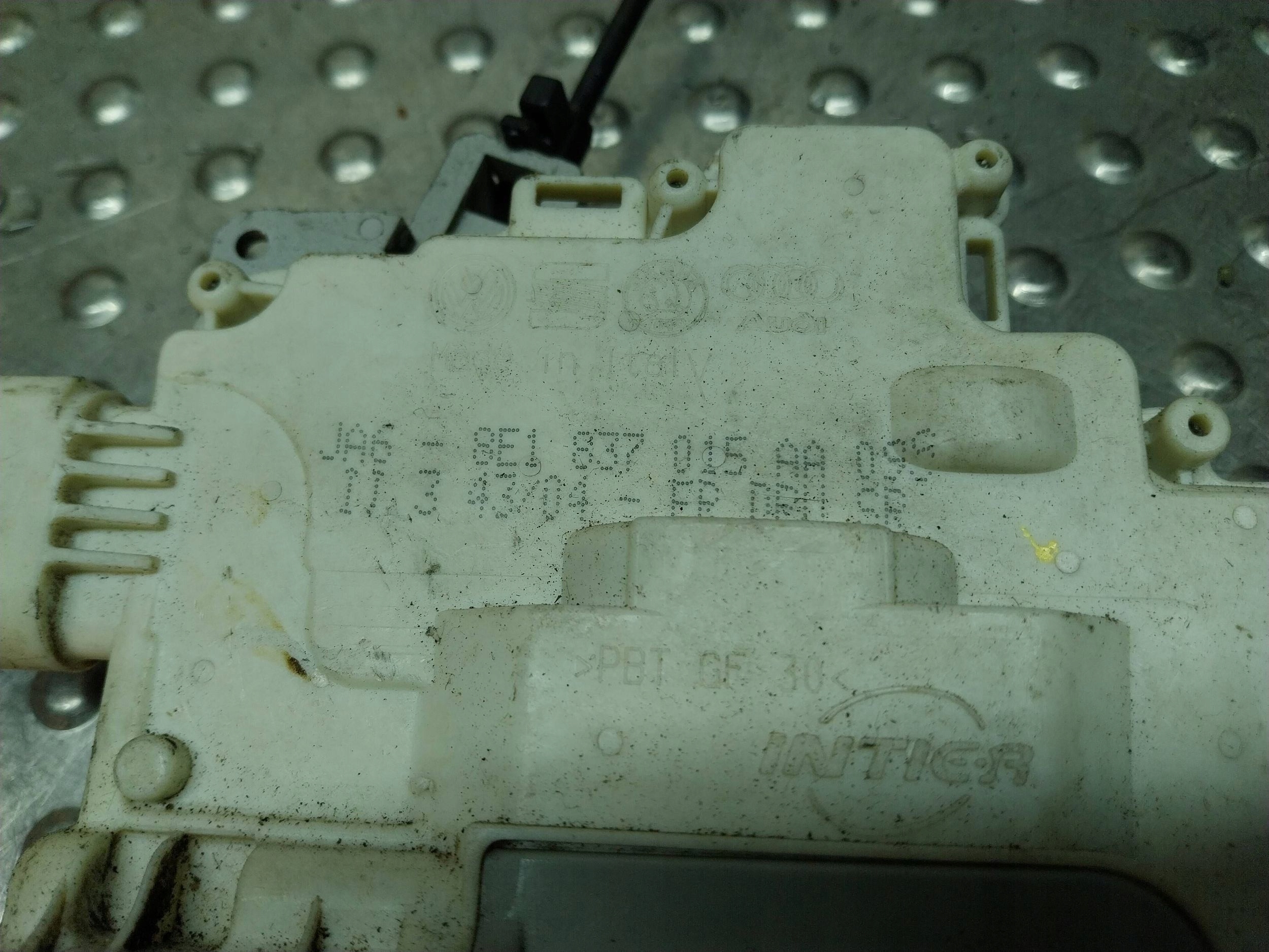 lock door left front 8E1837015AA AUDI A3 8P A4 B7 A6 C6 A8 D3 SEAT EXEO