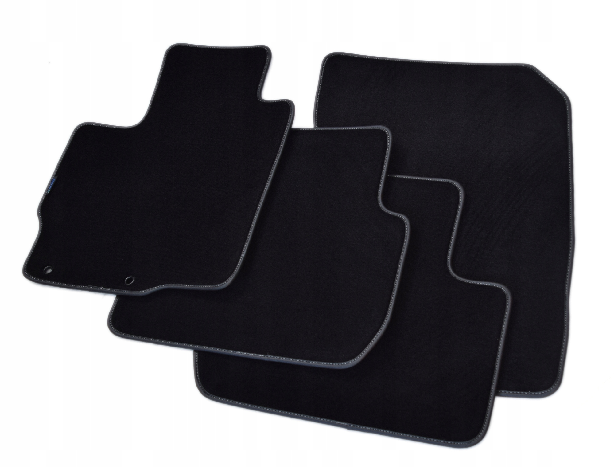 Mitsubishi Outlander od 2012r. Czarne dywaniki welurowe - Platinum. Liczba elementów 4