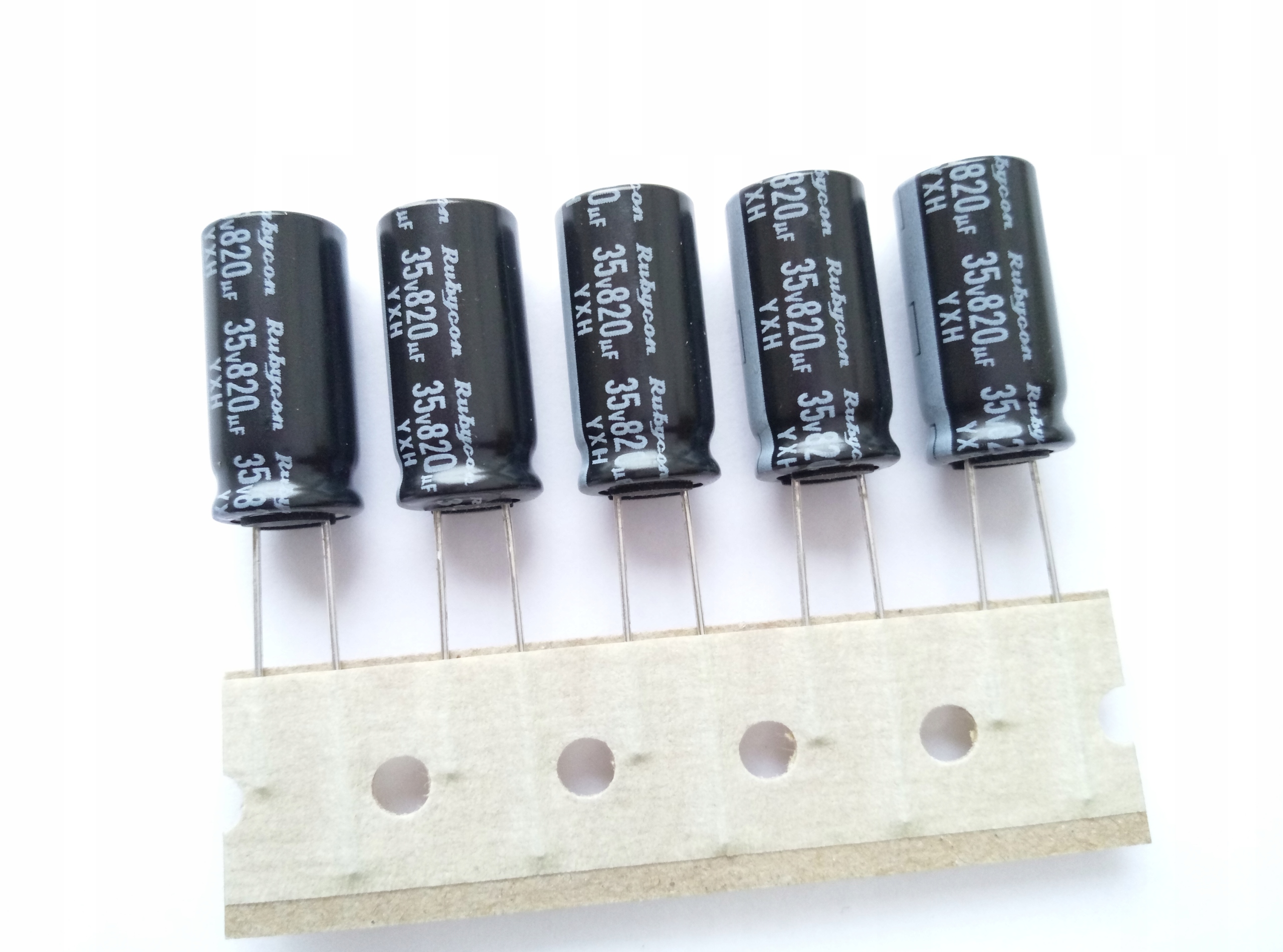 [5szt] Kondensator Rubycon Yxh 820uF 25V Ø10x20mm niska impedancja 46mR