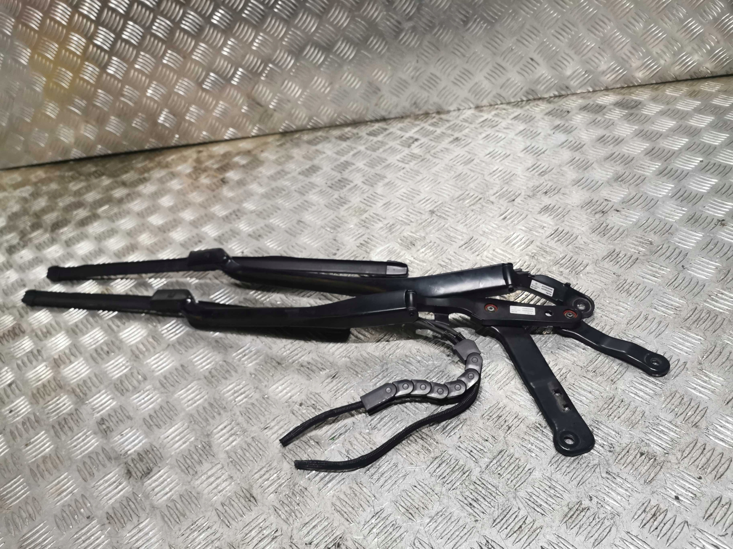 A2228200640 - Важіль склоочисника передній MERCEDES S-Class W222 13-