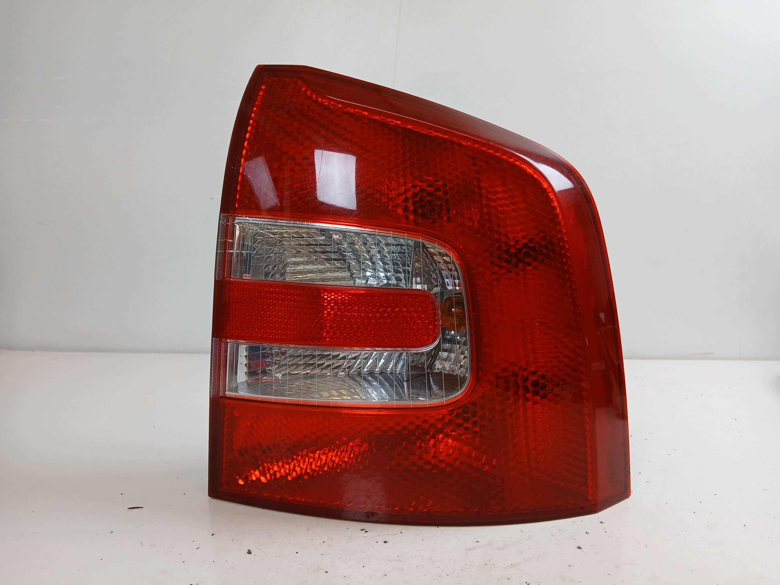 SKODA OCTAVIA II KOMBI light right rear part
