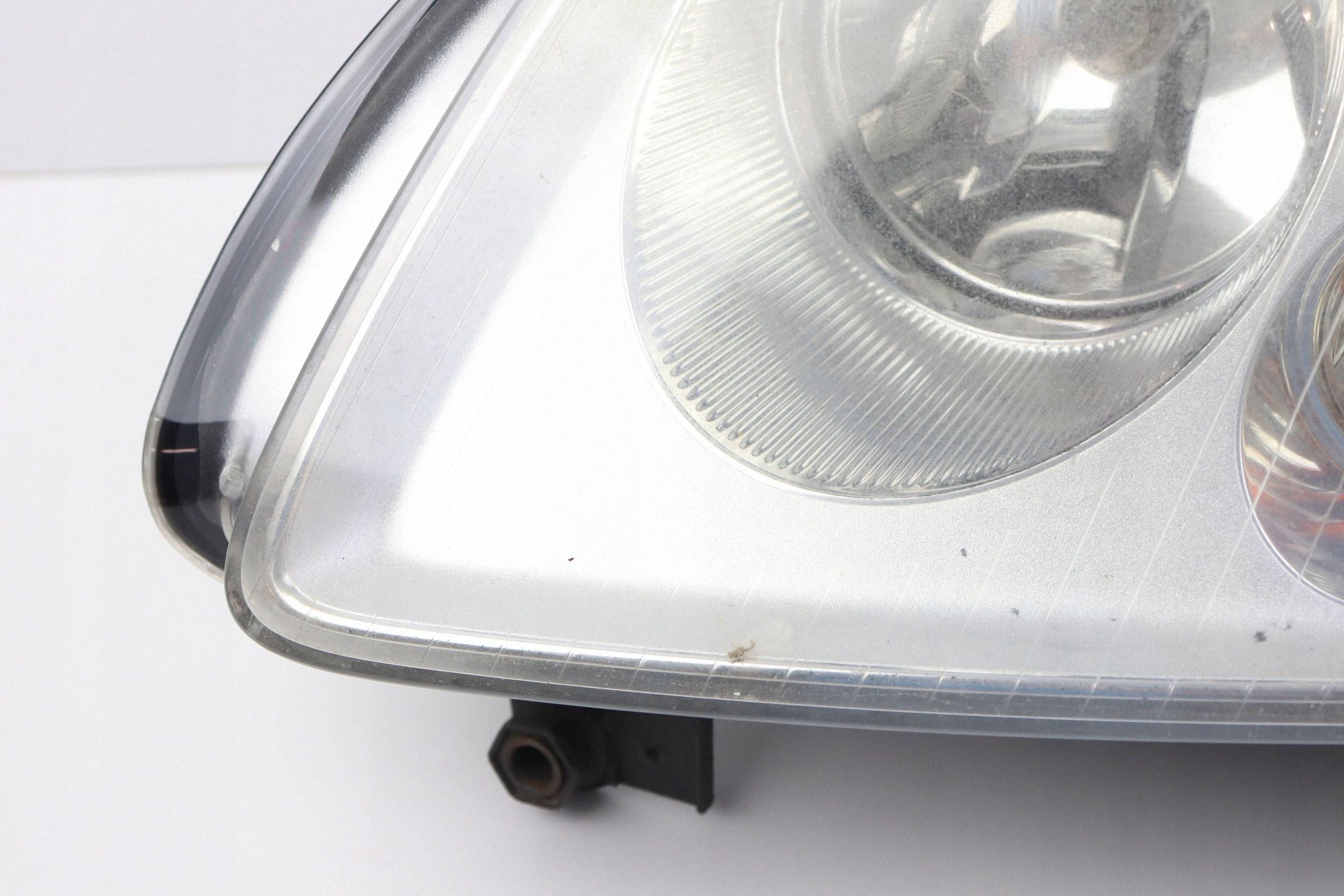 VW TOURAN and light front left front EUROPA 1T0941005E