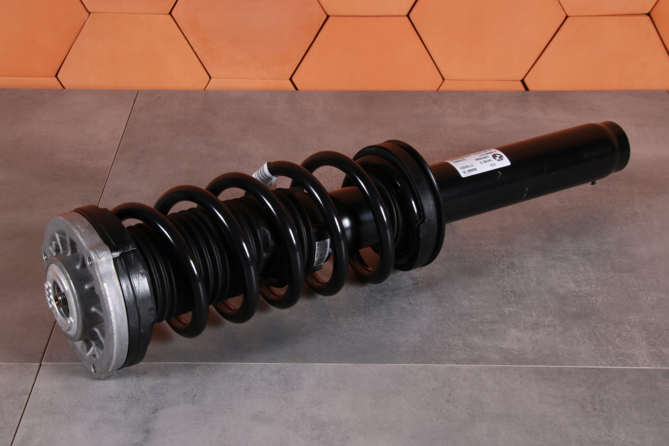 BMW 5 G30 G30 LCI shock absorber left front front XDRIVE 6866607 24 km !!!