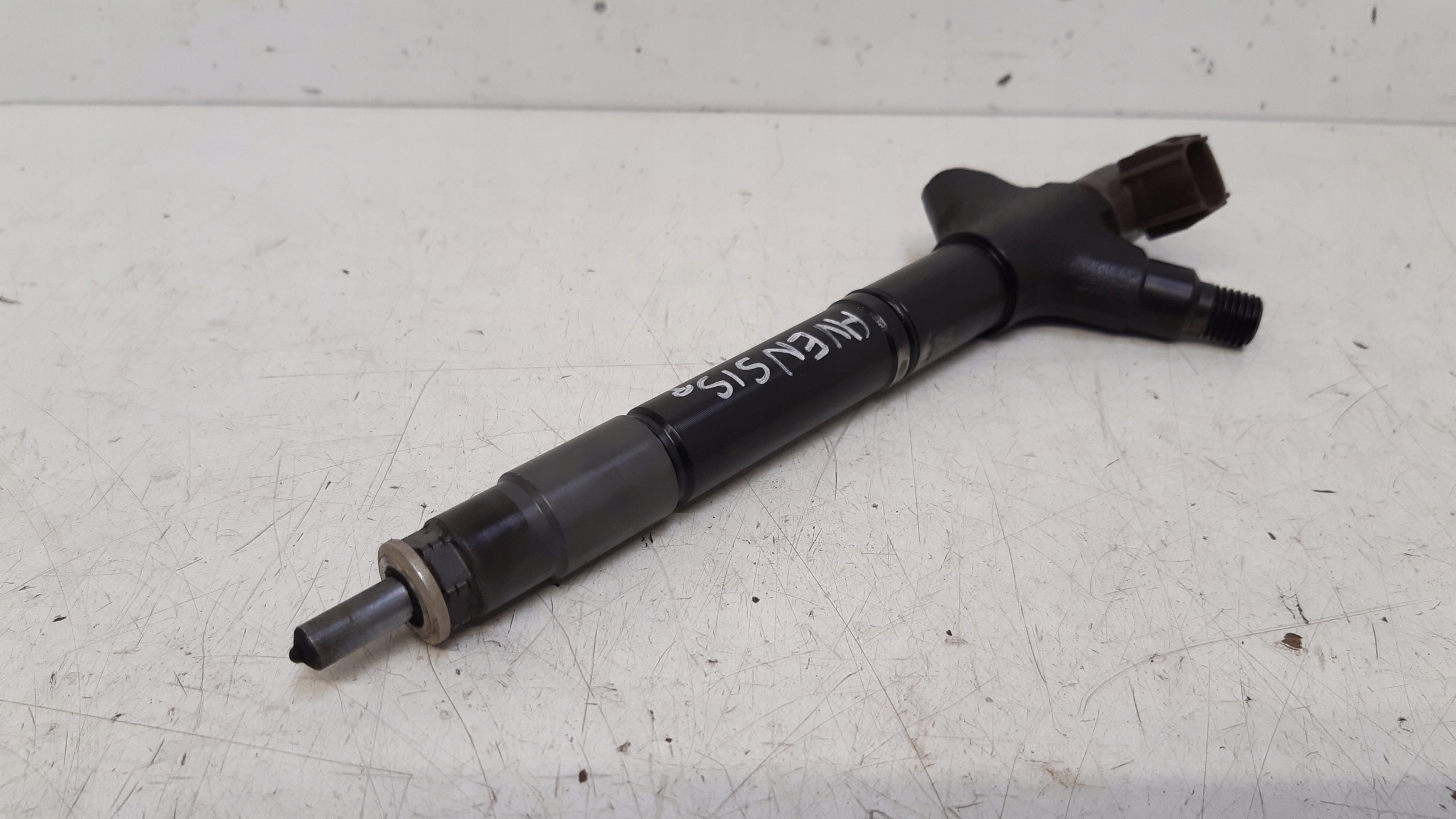 injector 04F00841 Toyota Avensis T27