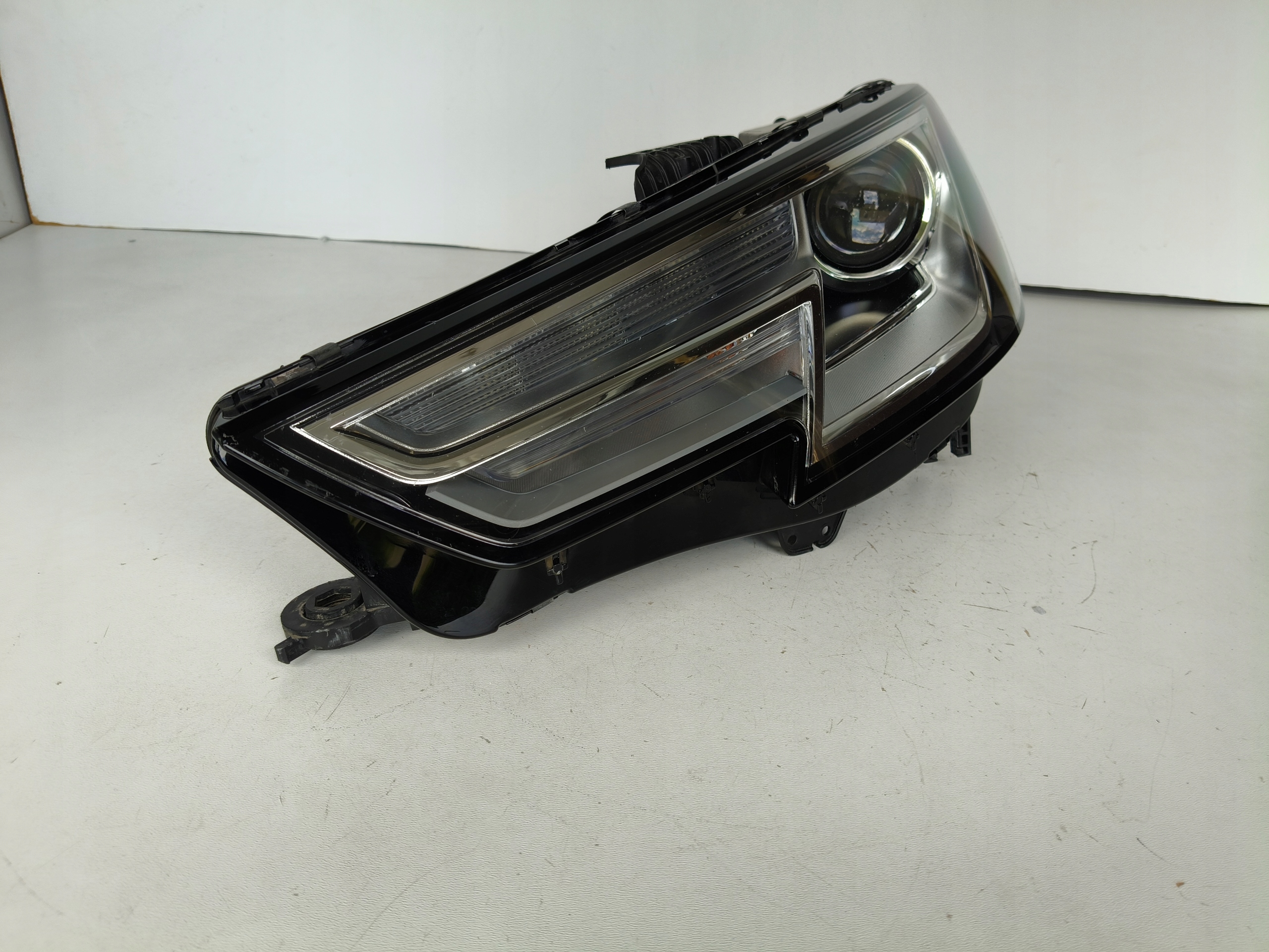 light left REFLEKTOR AUDI A4 B9 8W 8W0 15- XENON LED