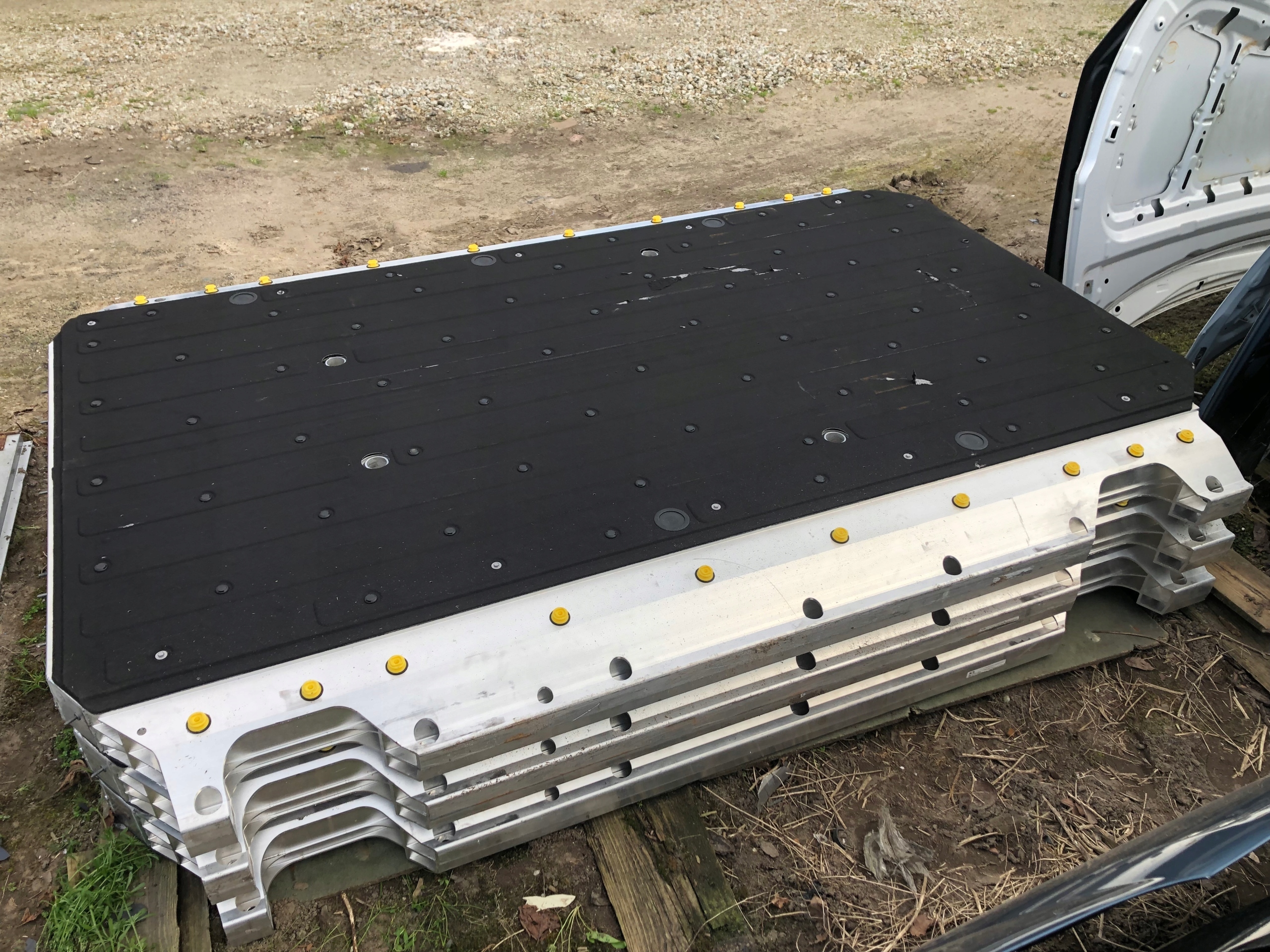 Mercedes EQC 293 ALU Rama abdeckung BODEN-