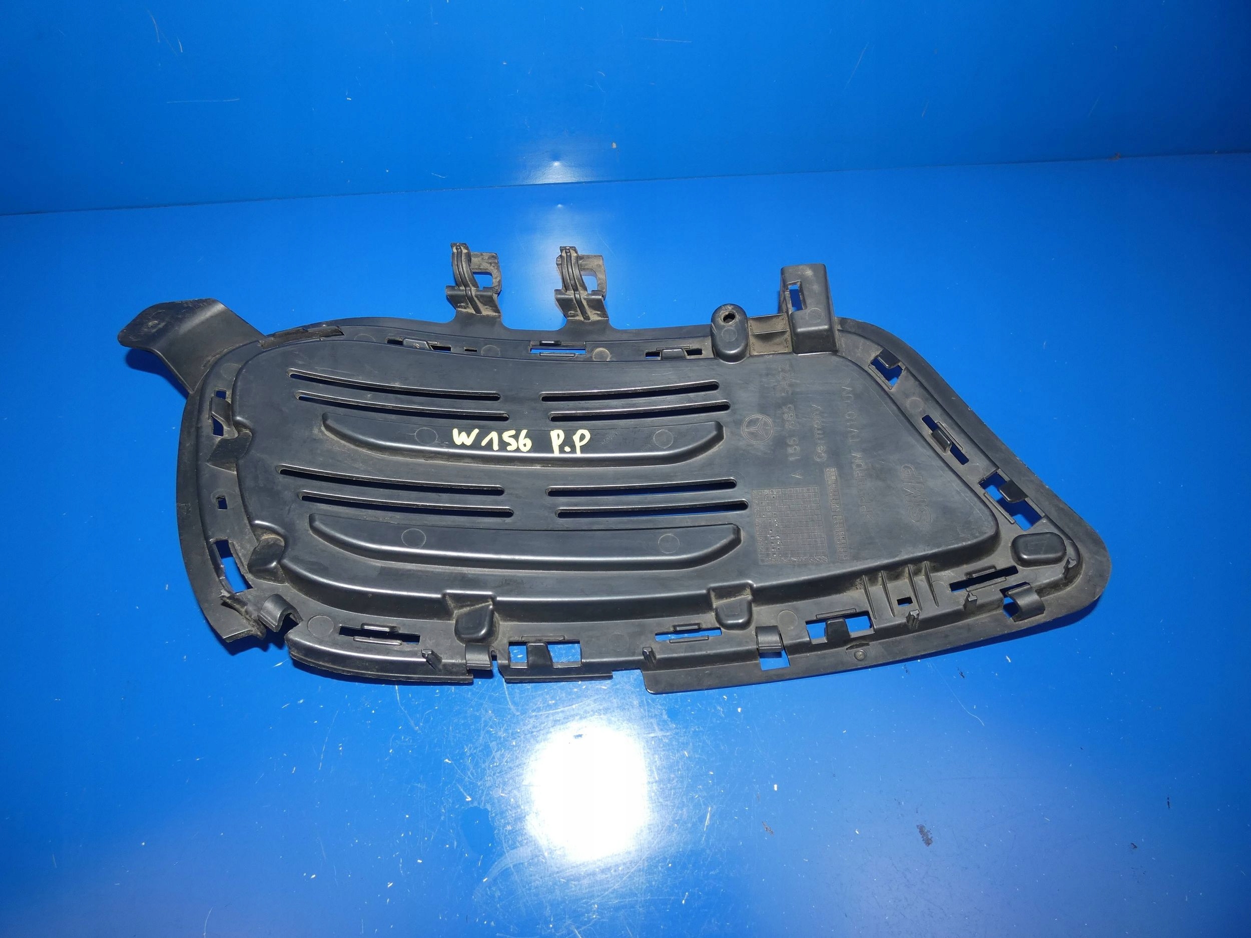 MERCEDES GLA W156 grid of a bumper right front AMG