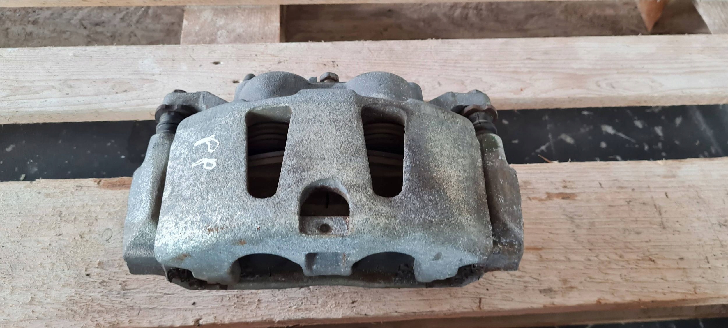 Chrysler Pacifica 2022 caliper brake right front front 3.6 V6