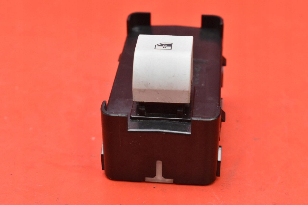 switch lifting windows right front EU 93581N1200YPK HYUNDAI KONA 2 II