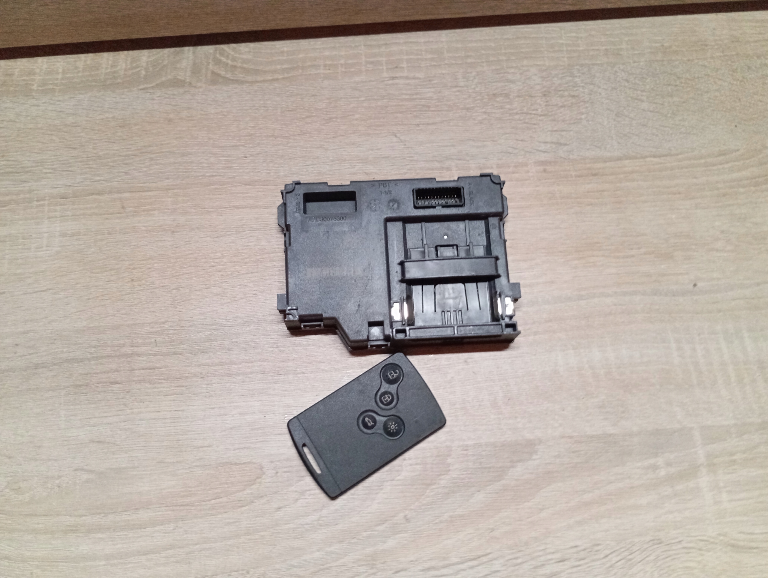 player KARTY ignition + KARTA RENAULT TRAFIC III 16R 285906813R