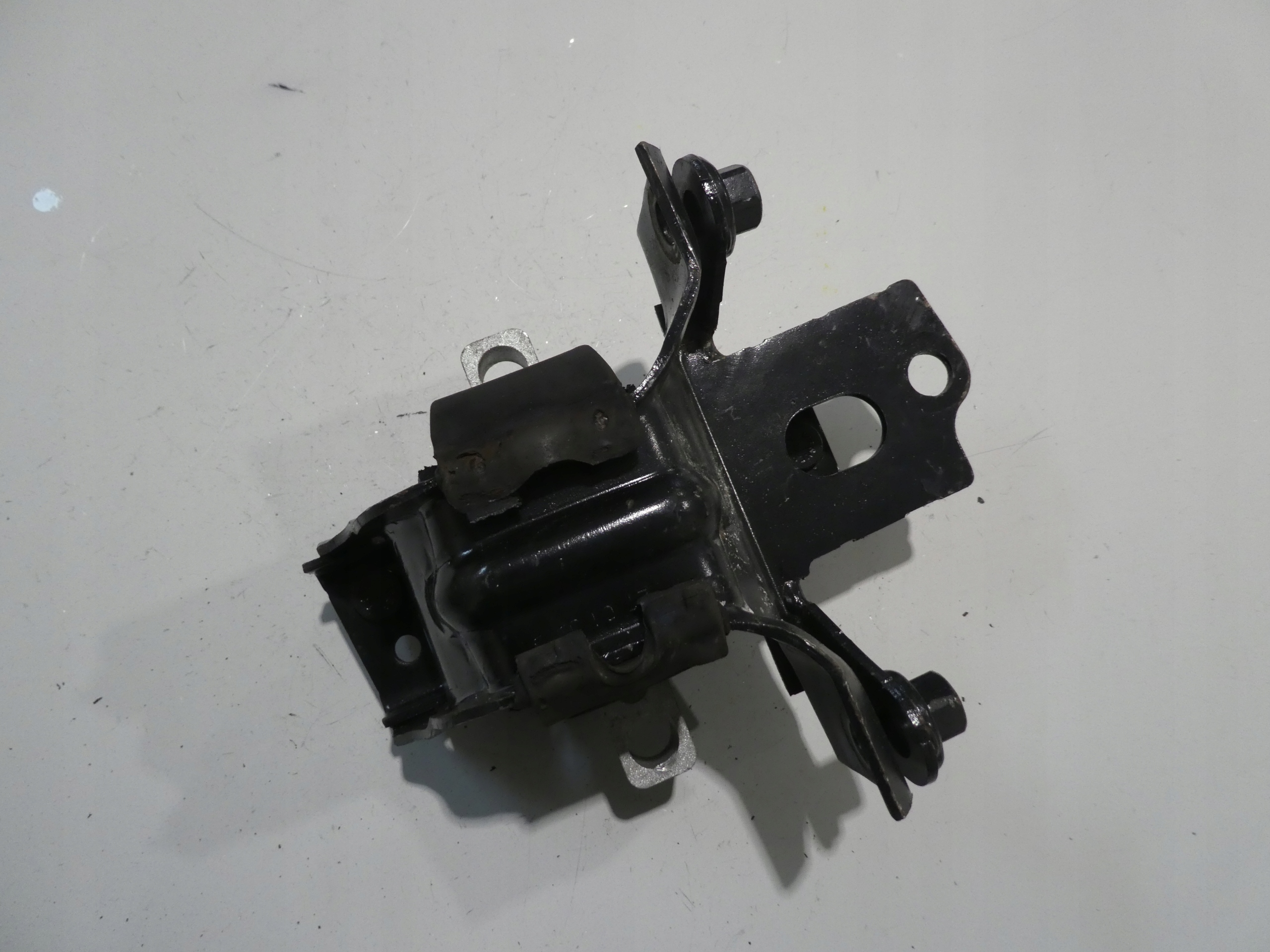 engine mount VW POLO 9N 6Q0199555AR