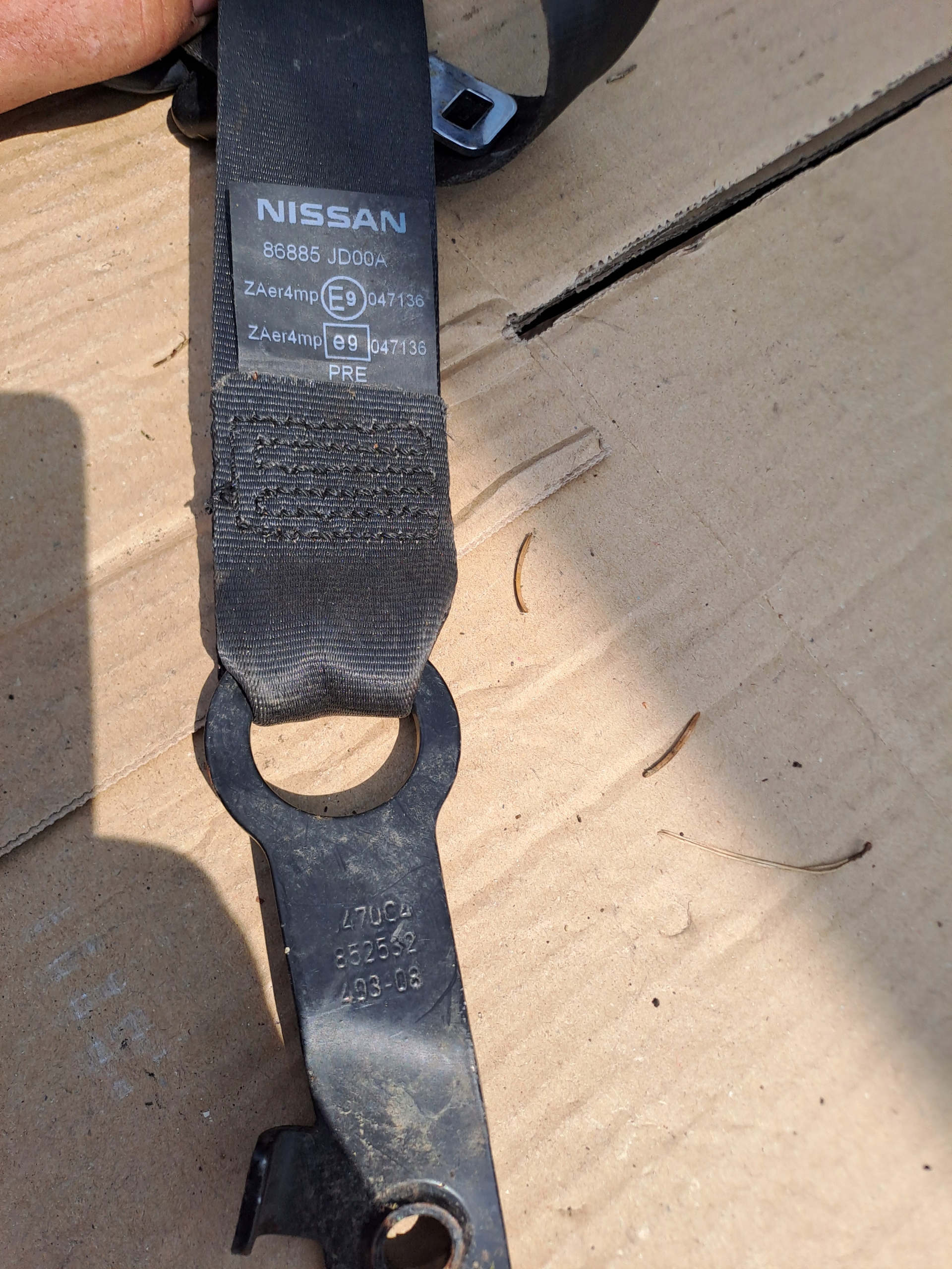 tension belt safety left front Nissan 86885JD00A