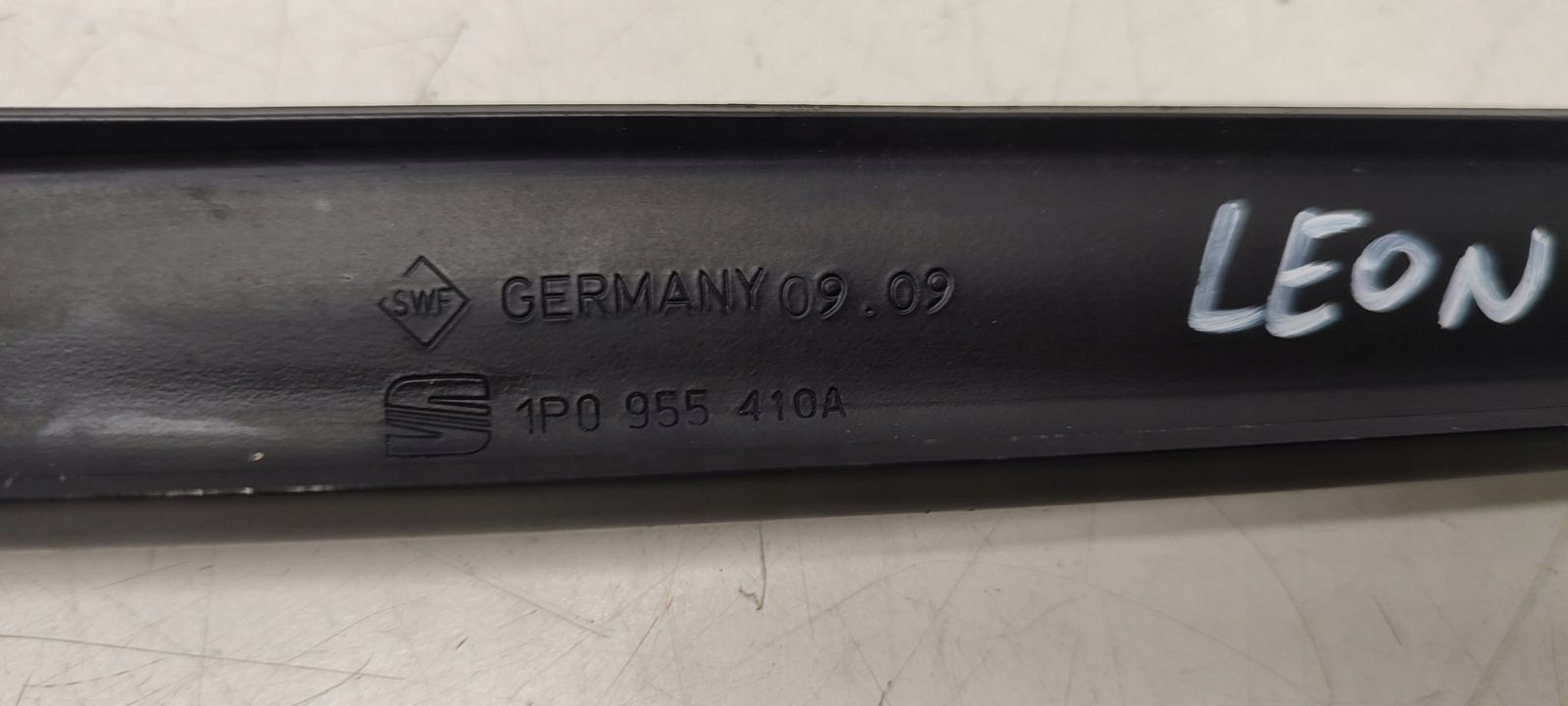 wiper arm right Seat Leon II LIFT