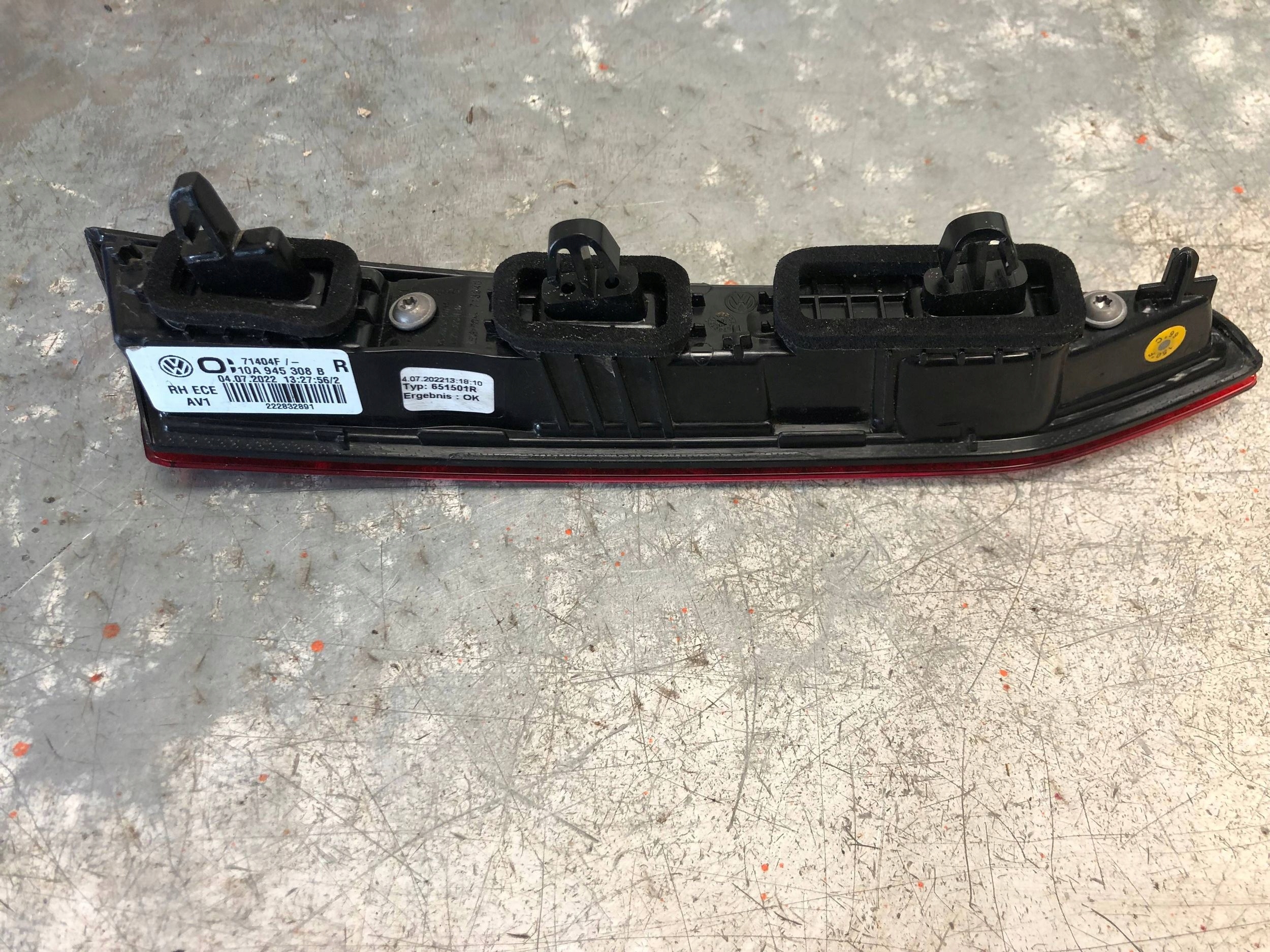 feu droite arrière du capot VW ID3 ID.3 10A945308B