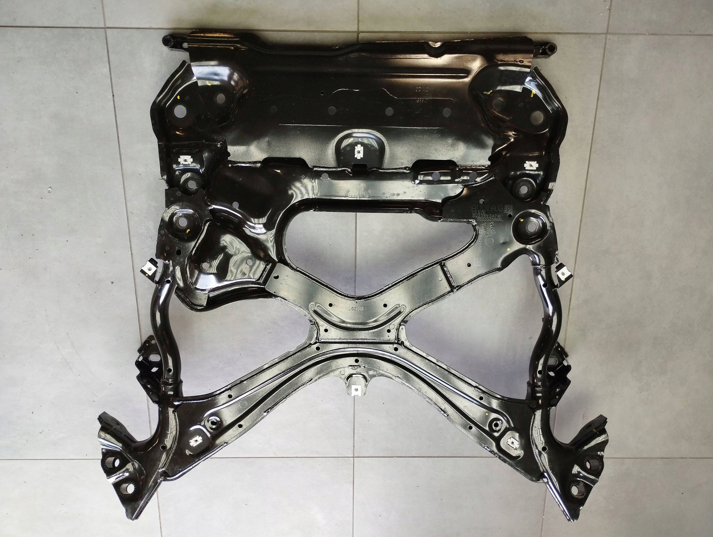 Audi A4 B9 8W sider subframe axle beam 8W2399347H UK