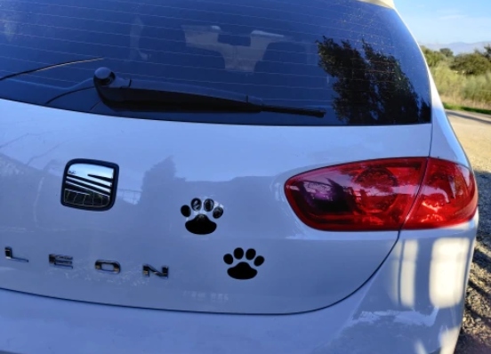 NAKLEJKA PSIE ŁAPKI ŁAPA CHROM SREBRNA AUTO DOM Producent Inny