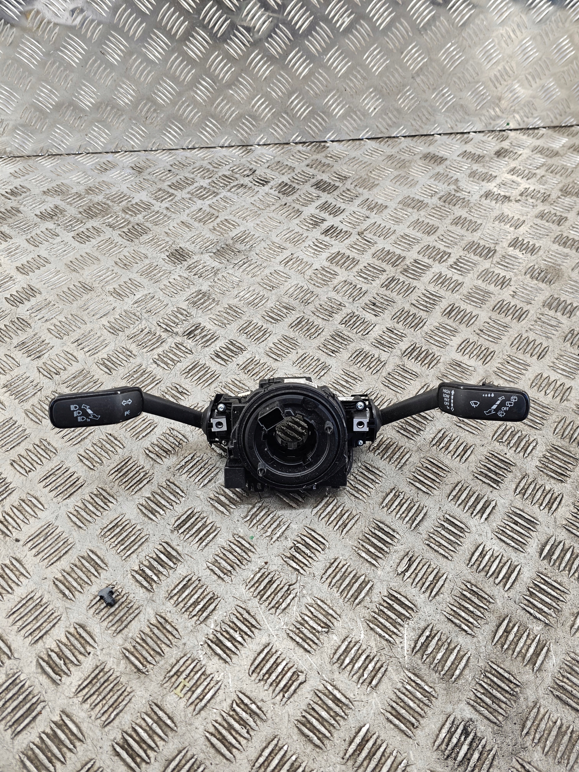 PAJAK DEVIO LUCI DEVIO 5Q1953521M 5Q1953569 VW SKODA ORYG