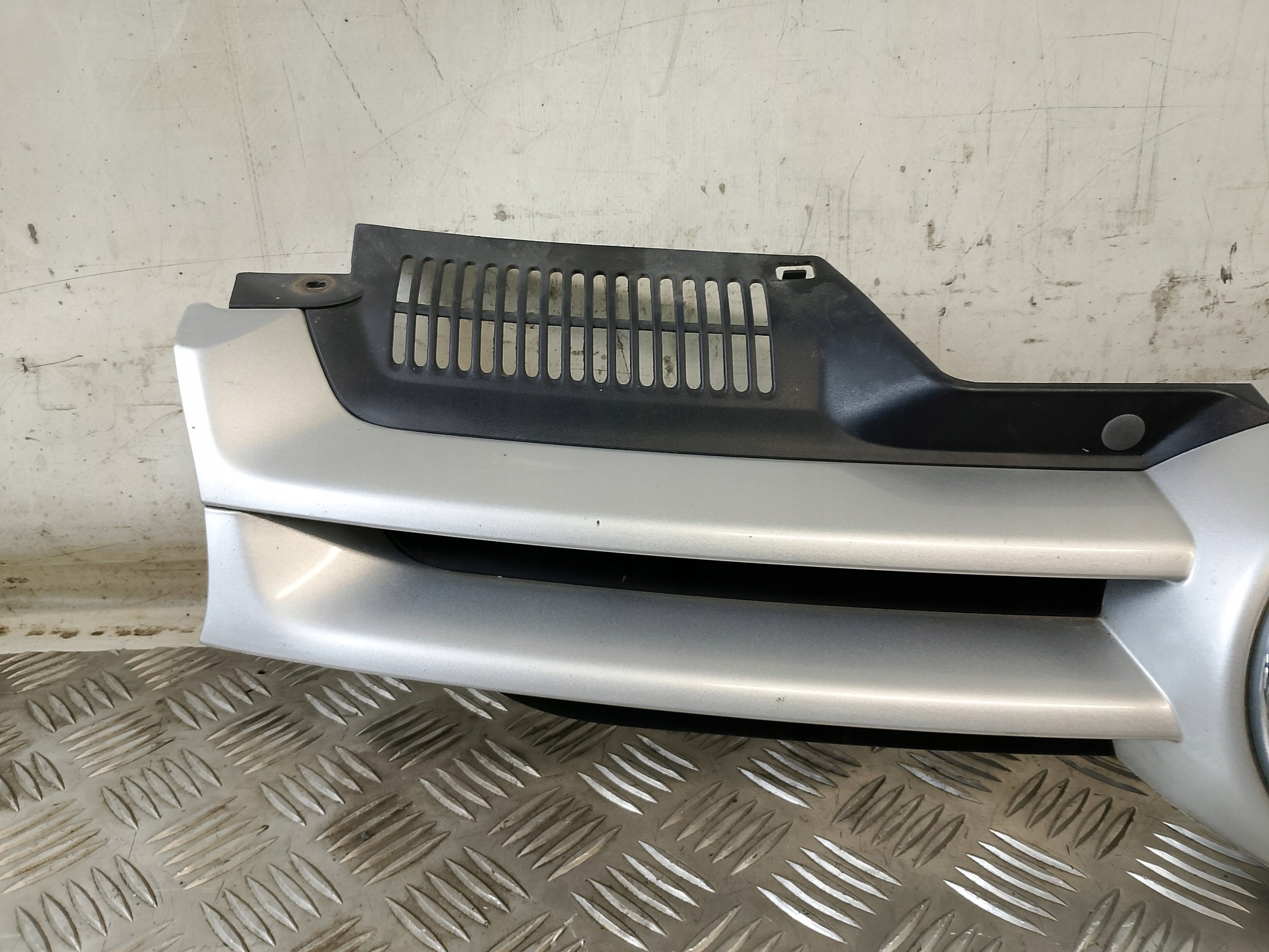 Grill Grill VW GOLF V 1K0853655A 1K0853651A