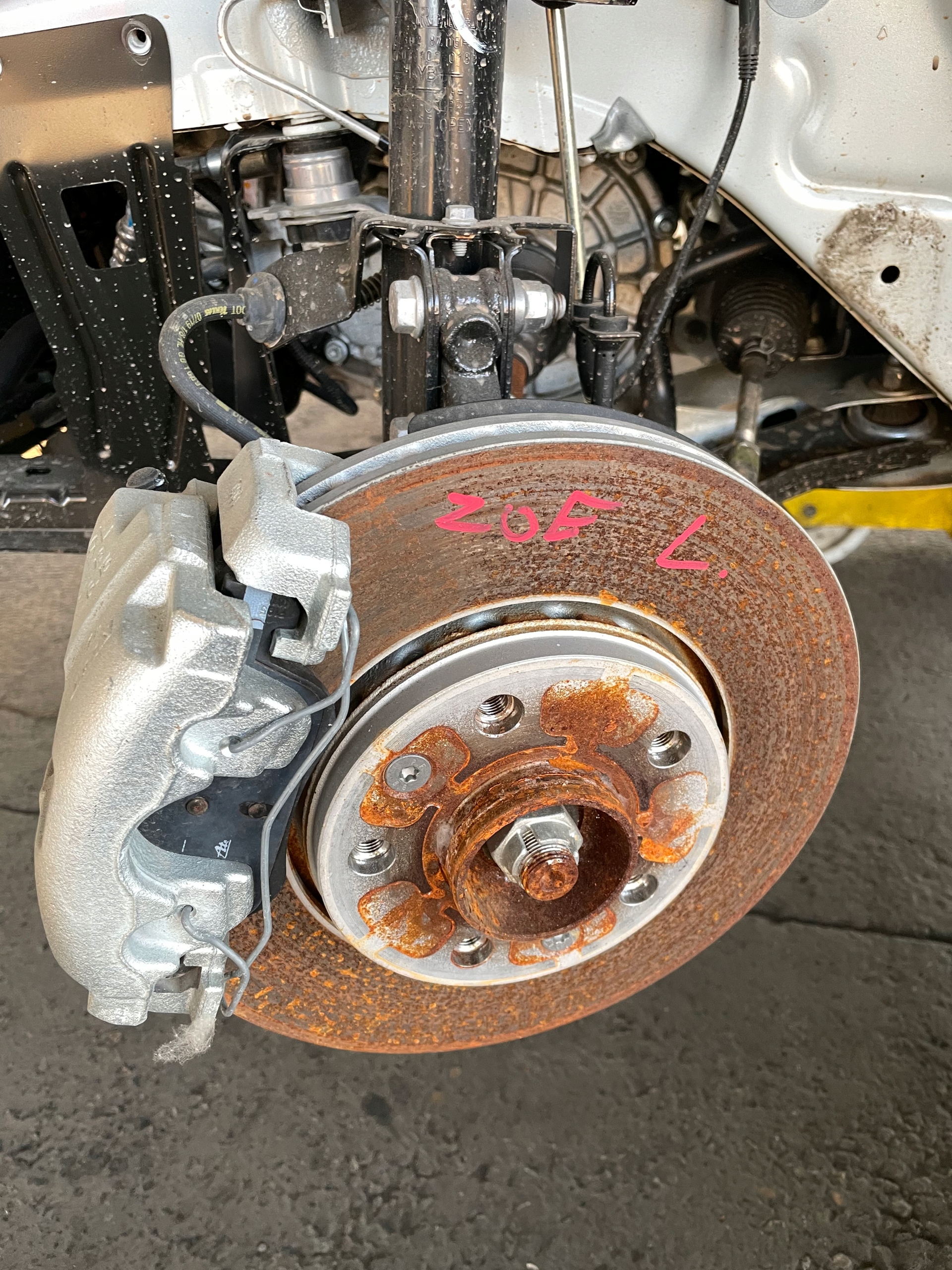 RENAULT ZOE II 2020 LEFT SWING SHOCK ABSORBER