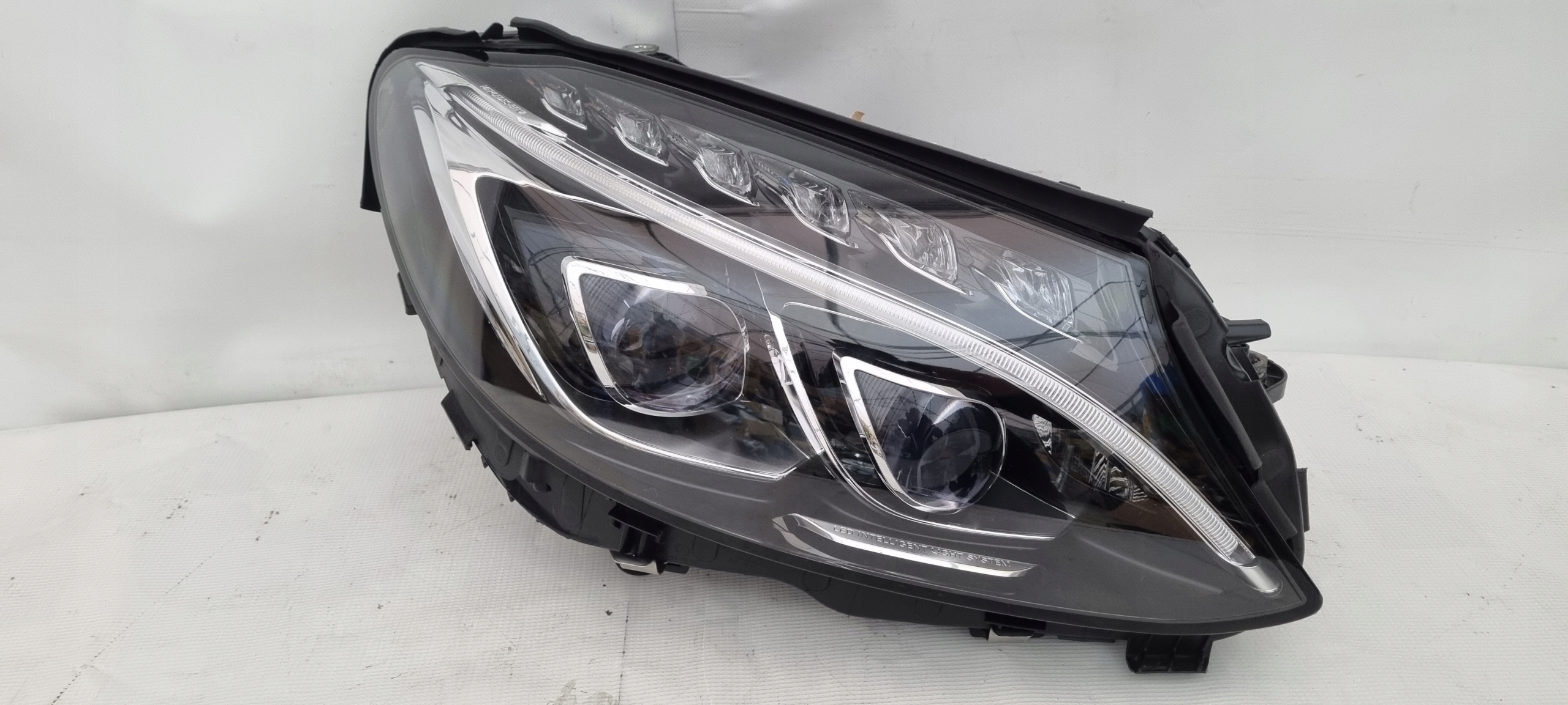 MERCEDES C-KLASA 205 FULL LED ILS LAMPA PRAWA Strona zabudowy prawa