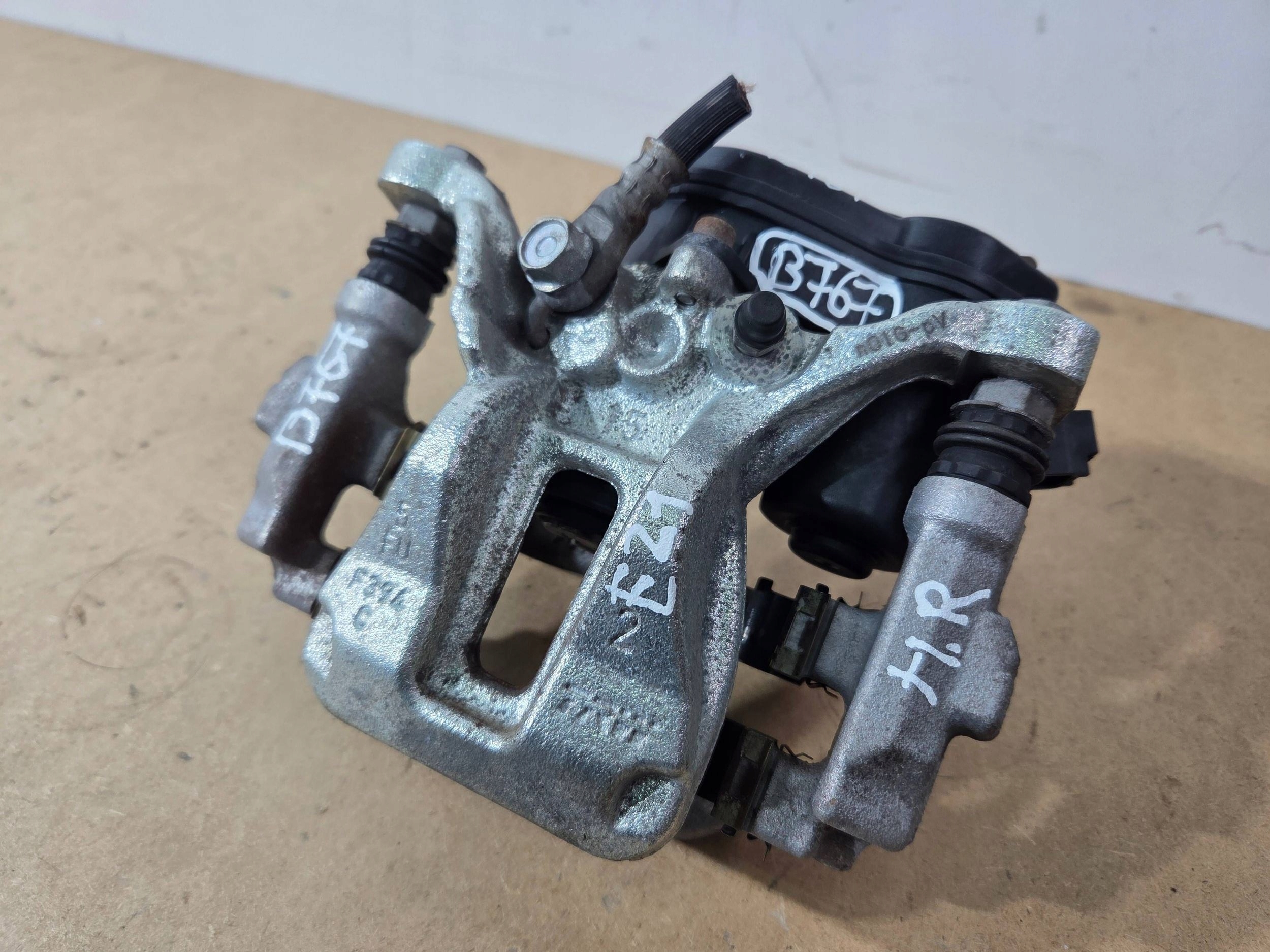 Toyota Corolla E210 E21 caliper brake rear right F394 (B767)