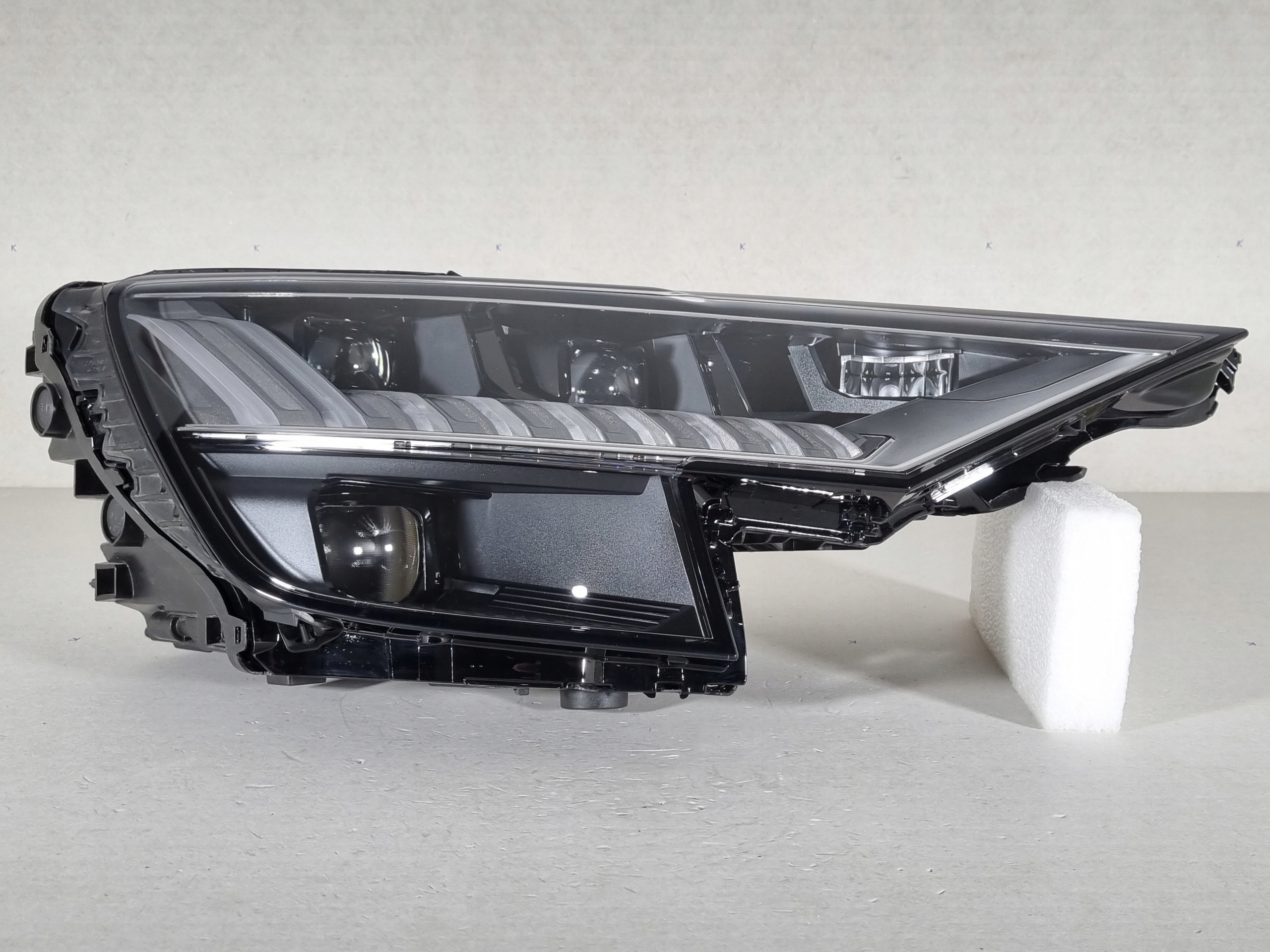 AUDI Q8m8 Sq8 ПОЛНЫЙ КОМПЛЕКТ LED МАТРИКС ФАРА ПРАВА ПЕРЕД