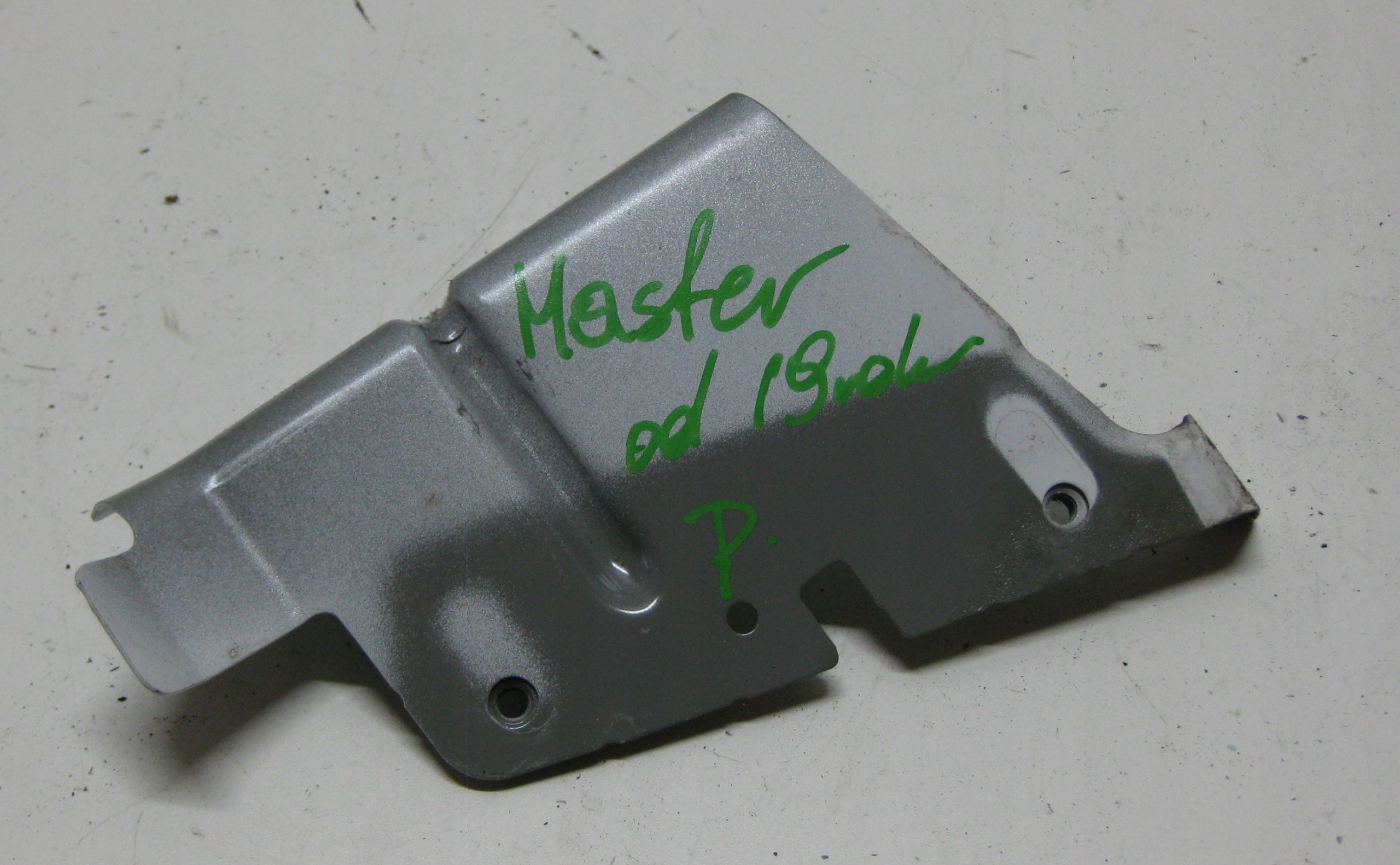 RENAULT MASTER III LIFT staffa parafango destra anteriore 641C20003R