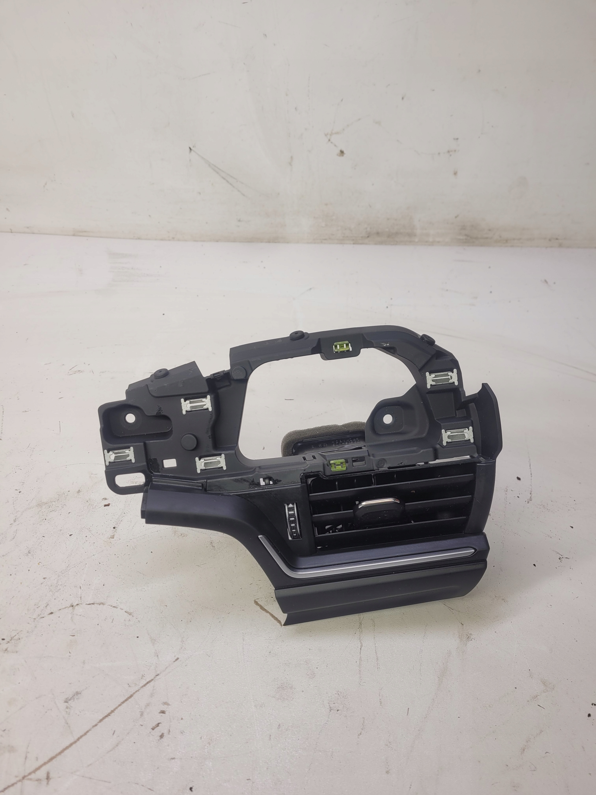 grid air conditioning devices left AUDI A4 B9 8W1820901