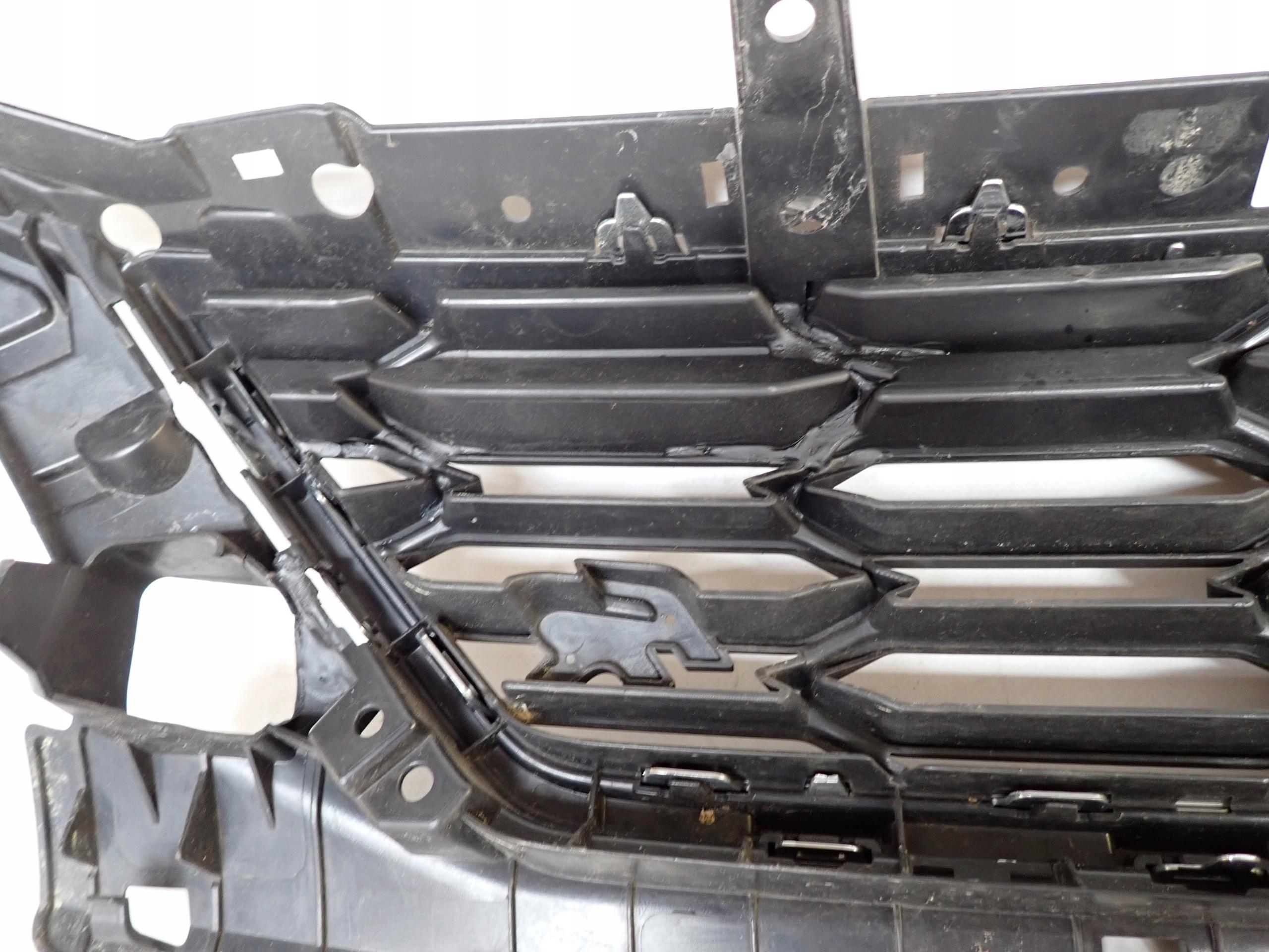 seat Leon III рестайлинг FR 16- решетка радиатора 5F0853654J