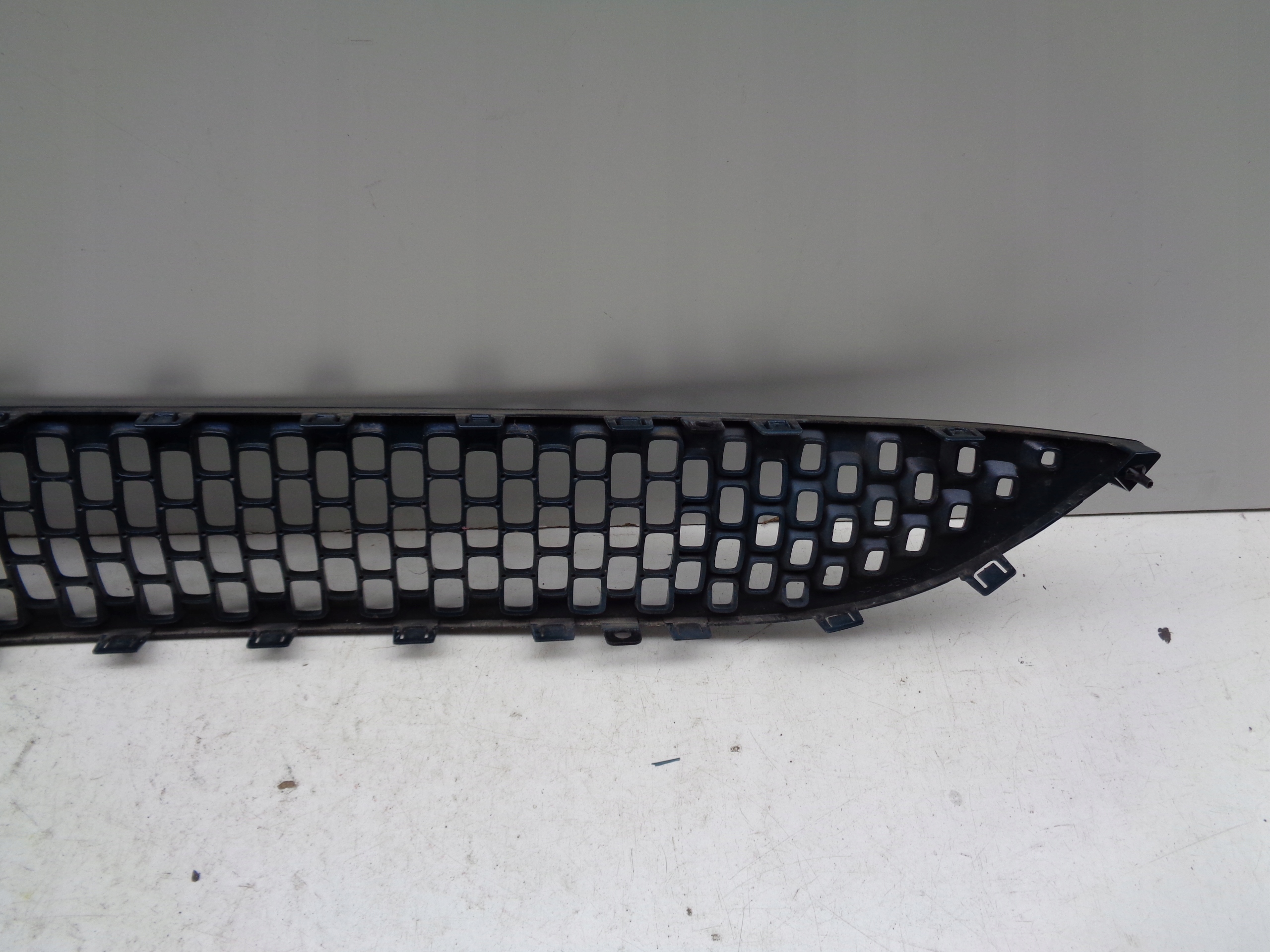 grid of a bumper left HONDA CRV V 19